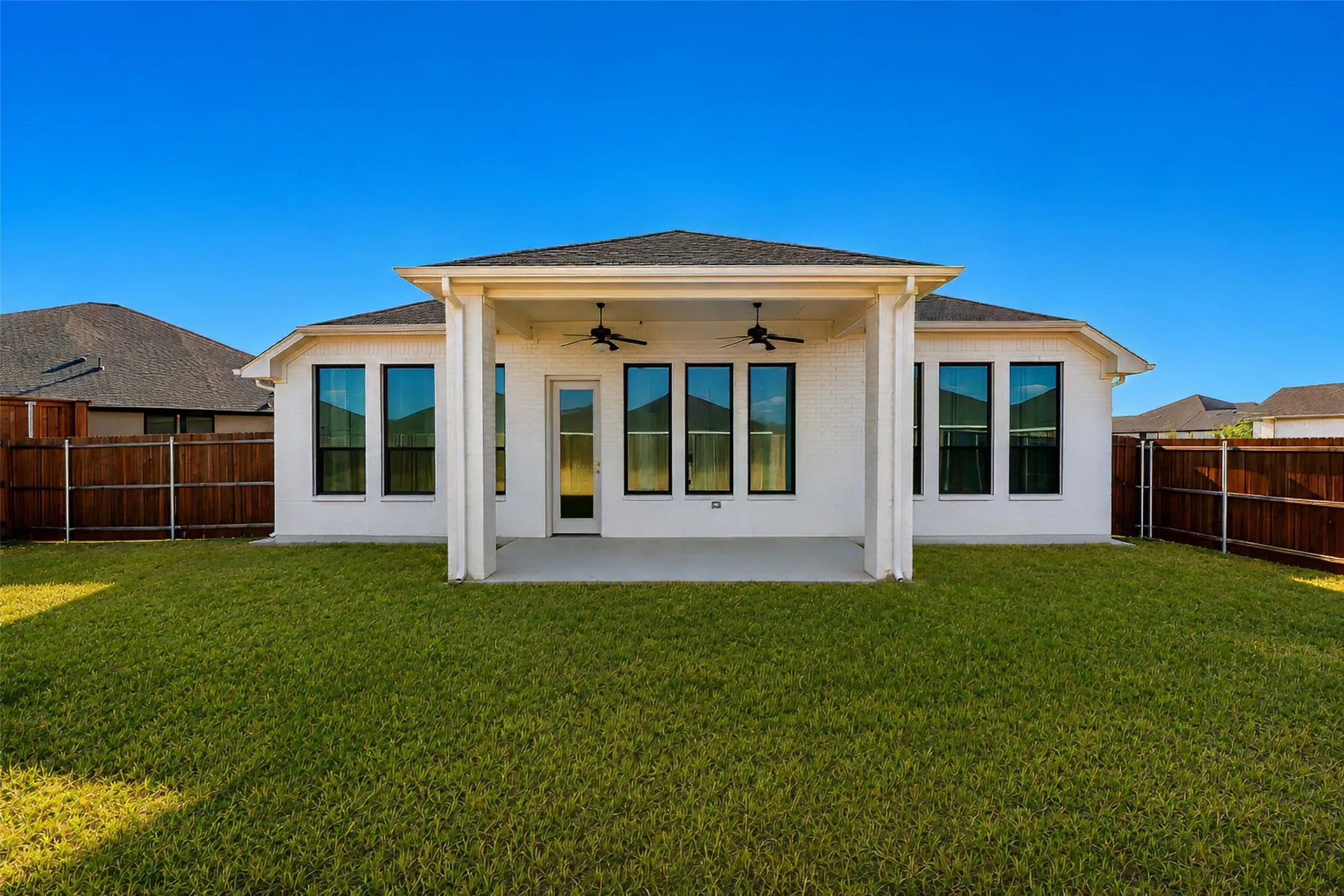 Single Family Residence For Sale in Denton County , 3904 Felicity Lane, Denton, Texas 76207, 3 Bedroom, 8 Bathroom, 2 Garage spaces, 2,255 Sqft, built in 2022, mls#21341477, Real Estate Agent in Denton, Homes For Sale in Denton county, Homes For Sale in Denton, Realtor in Denton Texas, Real Estate Brokerage Independent Realty Texas, Luminita Cordes Realtor