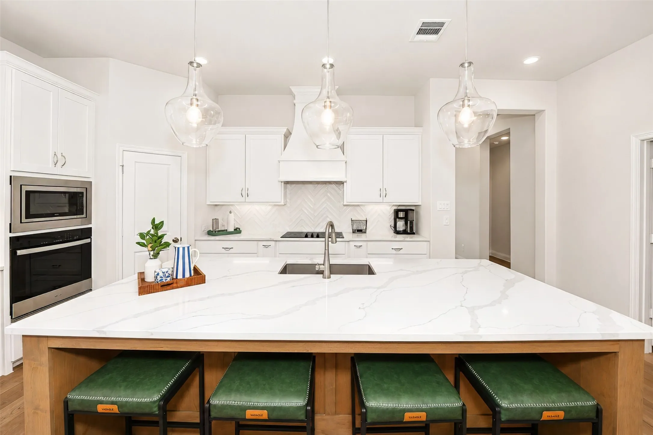 Single Family Residence For Sale in Denton County , 3904 Felicity Lane, Denton, Texas 76207, 3 Bedroom, 8 Bathroom, 2 Garage spaces, 2,255 Sqft, built in 2022, mls#21341477, Real Estate Agent in Denton, Homes For Sale in Denton county, Homes For Sale in Denton, Realtor in Denton Texas, Real Estate Brokerage Independent Realty Texas, Luminita Cordes Realtor