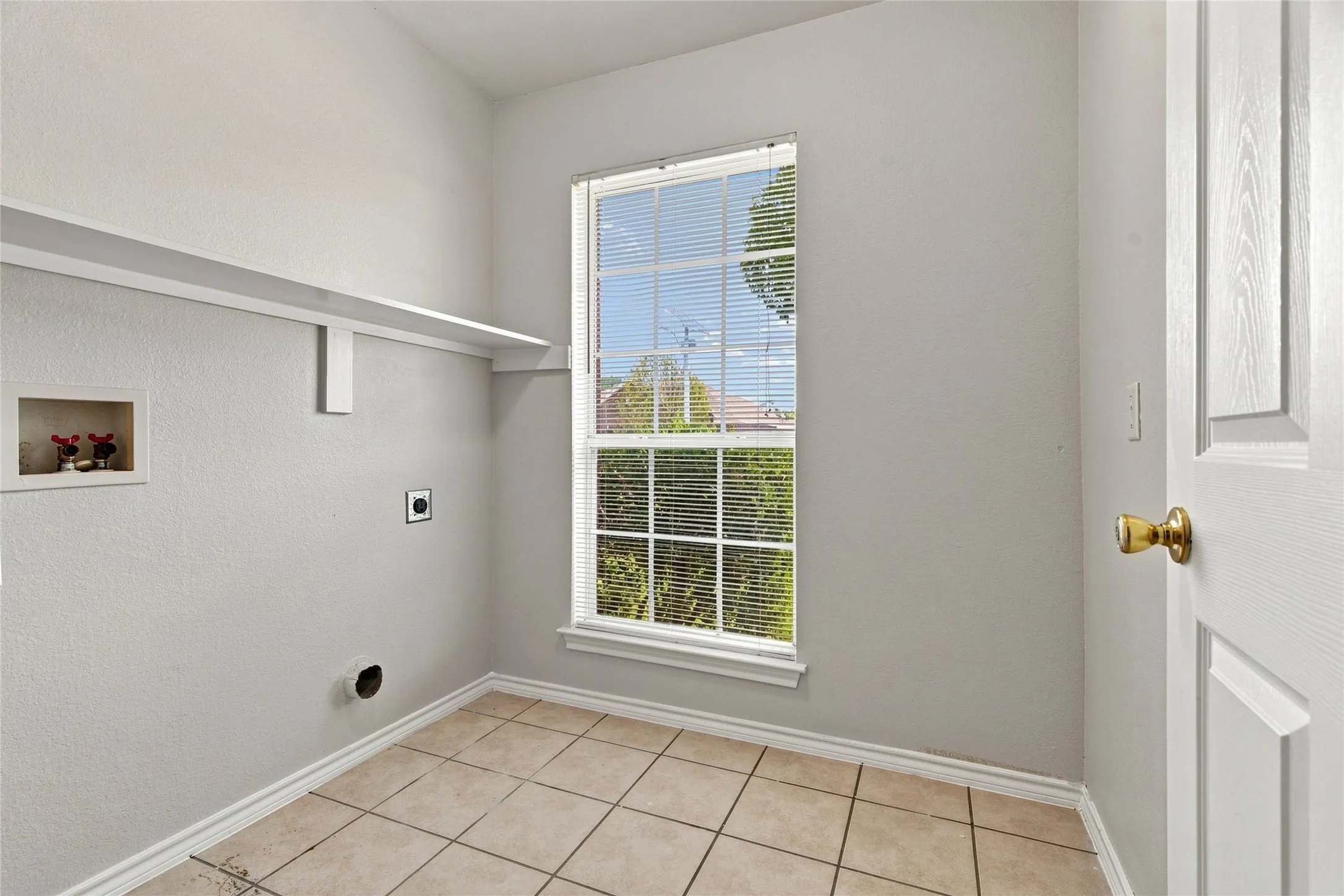 Single Family Residence For Rent in Dallas County , 1033 Suffolk Lane, Cedar Hill, Texas 75104, 4 Bedroom, 2 Bathroom, Garage spaces, 2,455 Sqft, built in 2002, mls#21361167, Real Estate Agent in Cedar Hill, Homes For Rent in Dallas county, Homes For Rent in Cedar Hill, Realtor in Cedar Hill Texas, Real Estate Brokerage Independent Realty Texas, Luminita Cordes Realtor