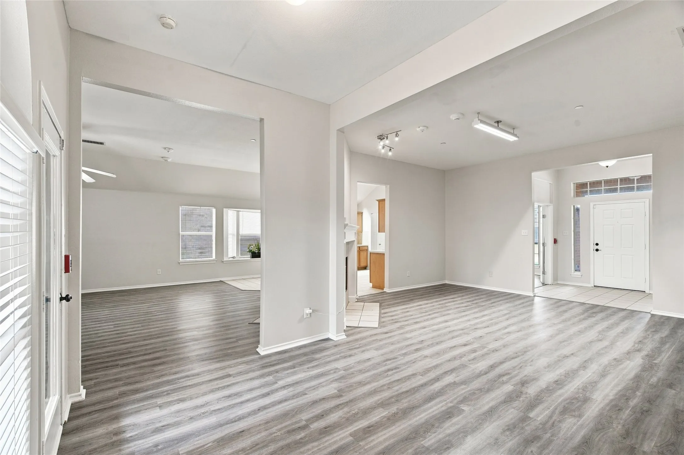 Single Family Residence For Rent in Dallas County , 1033 Suffolk Lane, Cedar Hill, Texas 75104, 4 Bedroom, 2 Bathroom, Garage spaces, 2,455 Sqft, built in 2002, mls#21361167, Real Estate Agent in Cedar Hill, Homes For Rent in Dallas county, Homes For Rent in Cedar Hill, Realtor in Cedar Hill Texas, Real Estate Brokerage Independent Realty Texas, Luminita Cordes Realtor