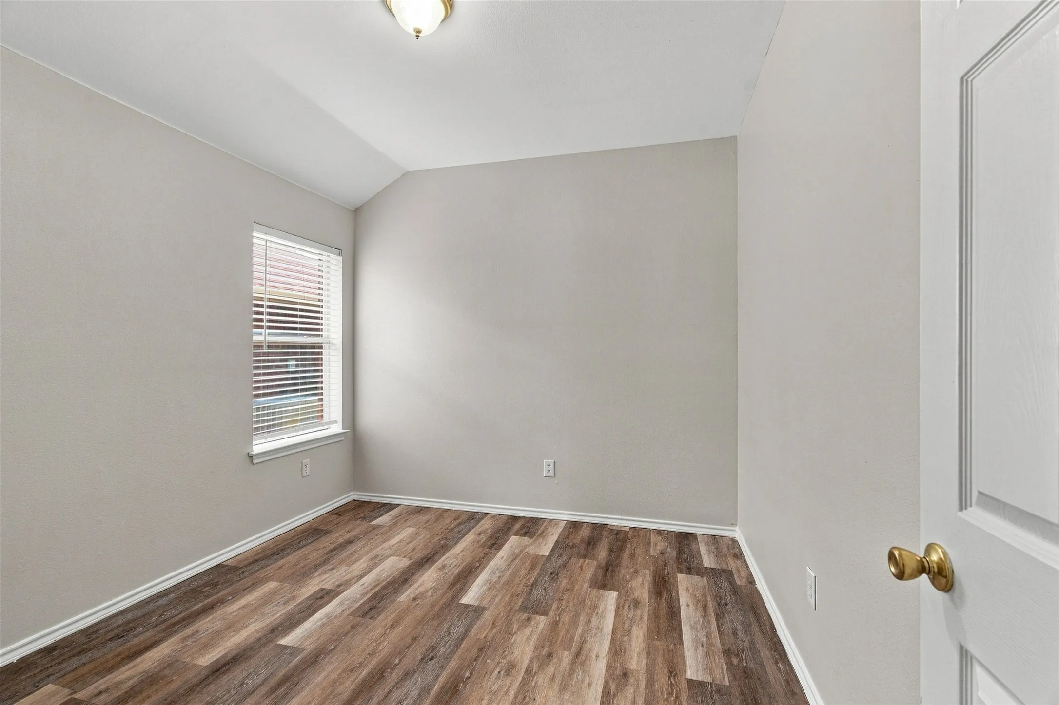 Single Family Residence For Rent in Dallas County , 1033 Suffolk Lane, Cedar Hill, Texas 75104, 4 Bedroom, 2 Bathroom, Garage spaces, 2,455 Sqft, built in 2002, mls#21361167, Real Estate Agent in Cedar Hill, Homes For Rent in Dallas county, Homes For Rent in Cedar Hill, Realtor in Cedar Hill Texas, Real Estate Brokerage Independent Realty Texas, Luminita Cordes Realtor