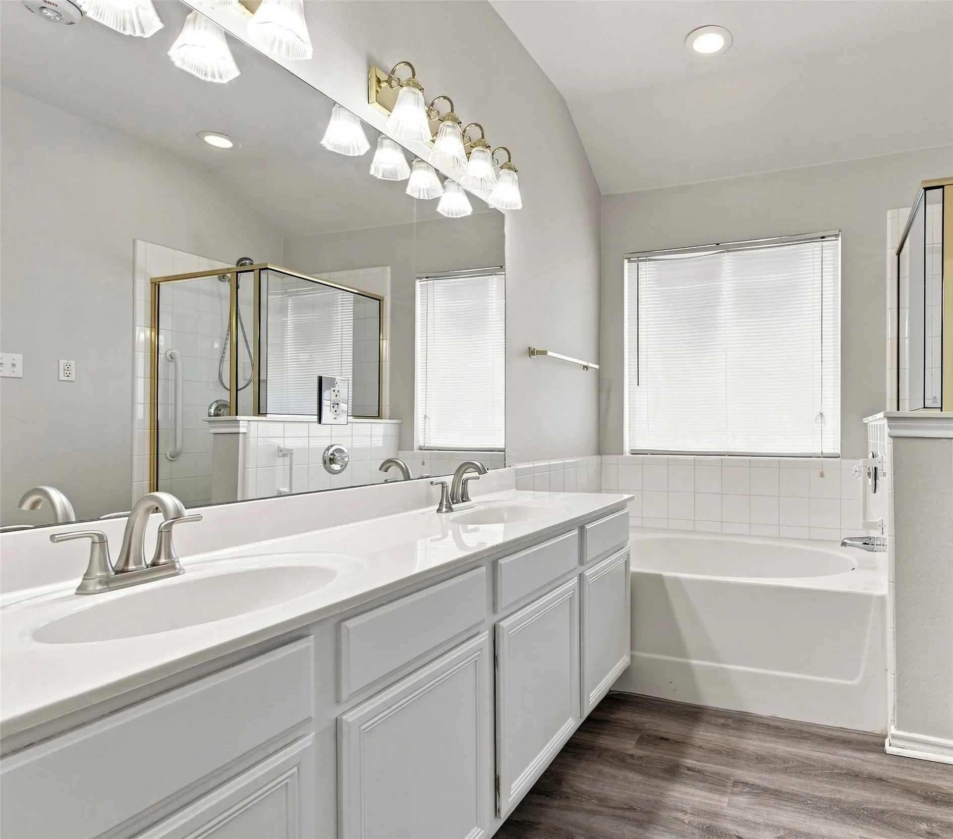 Single Family Residence For Rent in Dallas County , 1033 Suffolk Lane, Cedar Hill, Texas 75104, 4 Bedroom, 2 Bathroom, Garage spaces, 2,455 Sqft, built in 2002, mls#21361167, Real Estate Agent in Cedar Hill, Homes For Rent in Dallas county, Homes For Rent in Cedar Hill, Realtor in Cedar Hill Texas, Real Estate Brokerage Independent Realty Texas, Luminita Cordes Realtor