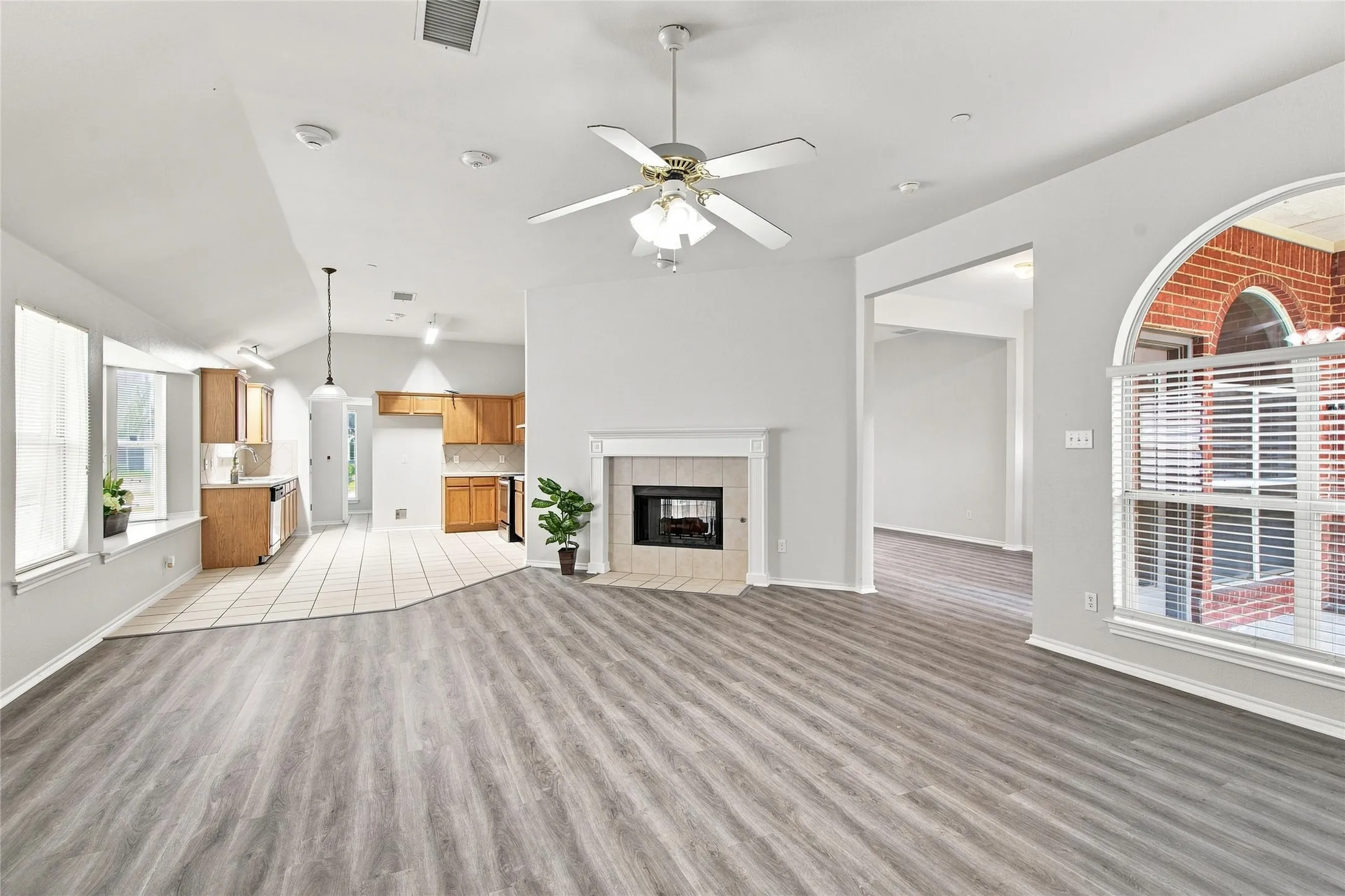 Single Family Residence For Rent in Dallas County , 1033 Suffolk Lane, Cedar Hill, Texas 75104, 4 Bedroom, 2 Bathroom, Garage spaces, 2,455 Sqft, built in 2002, mls#21361167, Real Estate Agent in Cedar Hill, Homes For Rent in Dallas county, Homes For Rent in Cedar Hill, Realtor in Cedar Hill Texas, Real Estate Brokerage Independent Realty Texas, Luminita Cordes Realtor