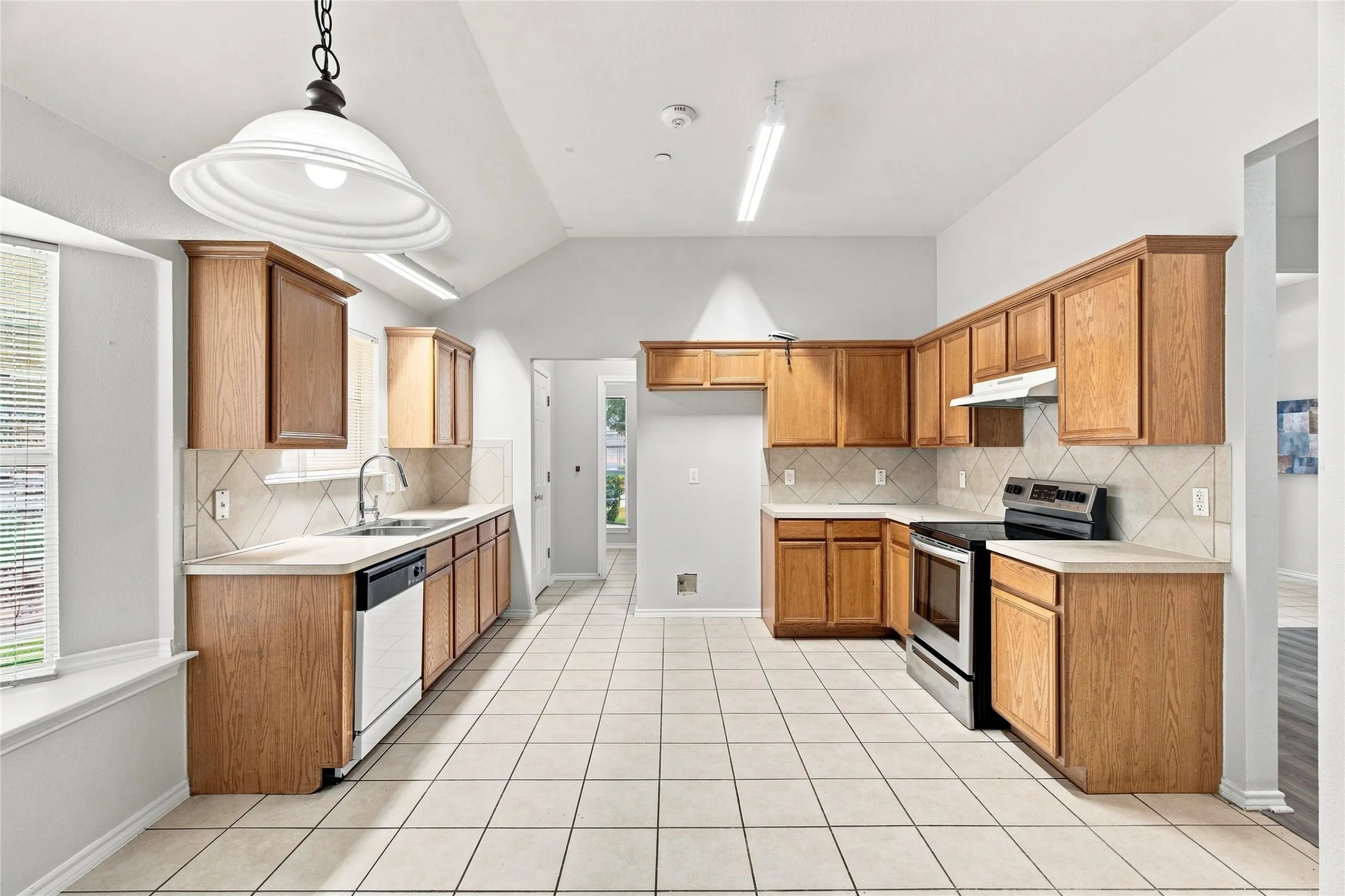 Single Family Residence For Rent in Dallas County , 1033 Suffolk Lane, Cedar Hill, Texas 75104, 4 Bedroom, 2 Bathroom, Garage spaces, 2,455 Sqft, built in 2002, mls#21361167, Real Estate Agent in Cedar Hill, Homes For Rent in Dallas county, Homes For Rent in Cedar Hill, Realtor in Cedar Hill Texas, Real Estate Brokerage Independent Realty Texas, Luminita Cordes Realtor