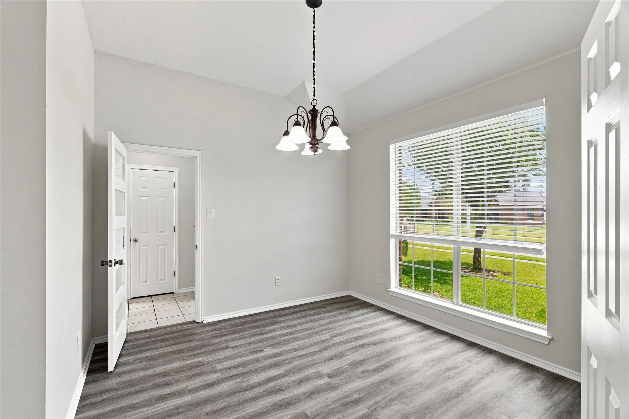 Single Family Residence For Rent in Dallas County , 1033 Suffolk Lane, Cedar Hill, Texas 75104, 4 Bedroom, 2 Bathroom, Garage spaces, 2,455 Sqft, built in 2002, mls#21361167, Real Estate Agent in Cedar Hill, Homes For Rent in Dallas county, Homes For Rent in Cedar Hill, Realtor in Cedar Hill Texas, Real Estate Brokerage Independent Realty Texas, Luminita Cordes Realtor