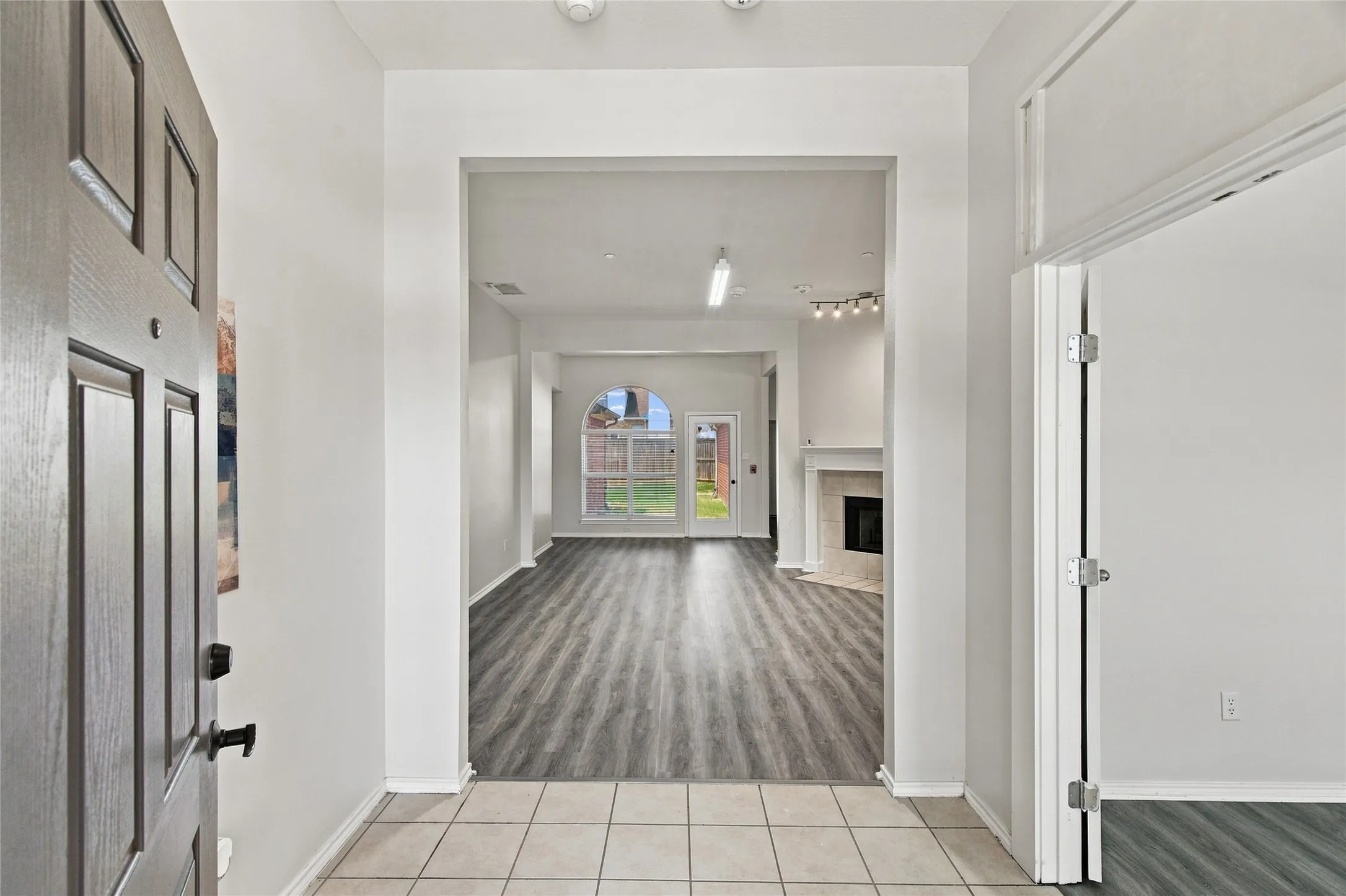 Single Family Residence For Rent in Dallas County , 1033 Suffolk Lane, Cedar Hill, Texas 75104, 4 Bedroom, 2 Bathroom, Garage spaces, 2,455 Sqft, built in 2002, mls#21361167, Real Estate Agent in Cedar Hill, Homes For Rent in Dallas county, Homes For Rent in Cedar Hill, Realtor in Cedar Hill Texas, Real Estate Brokerage Independent Realty Texas, Luminita Cordes Realtor