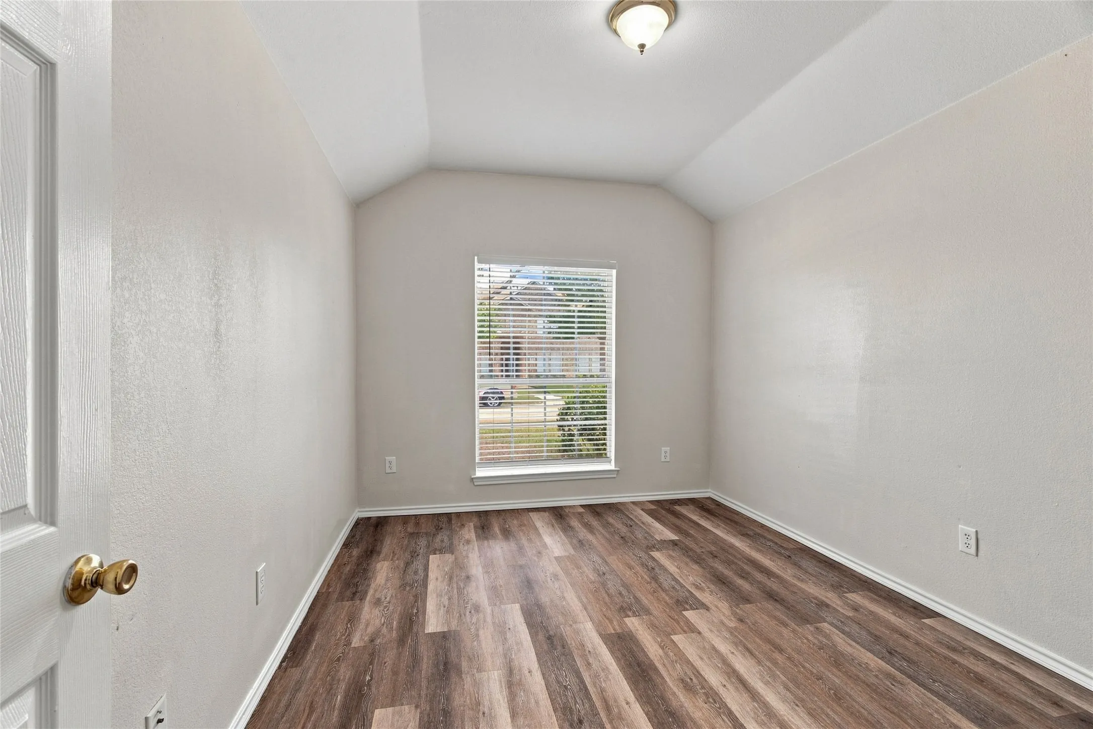 Single Family Residence For Rent in Dallas County , 1033 Suffolk Lane, Cedar Hill, Texas 75104, 4 Bedroom, 2 Bathroom, Garage spaces, 2,455 Sqft, built in 2002, mls#21361167, Real Estate Agent in Cedar Hill, Homes For Rent in Dallas county, Homes For Rent in Cedar Hill, Realtor in Cedar Hill Texas, Real Estate Brokerage Independent Realty Texas, Luminita Cordes Realtor