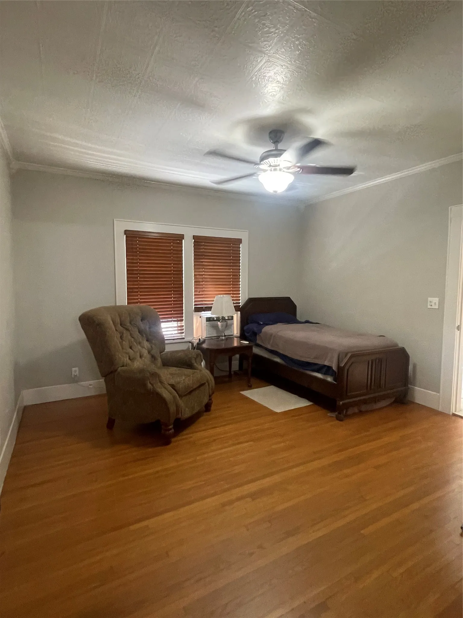 Single Family Residence For Sale in Tarrant County , 3915 Meadowbrook Drive, Fort Worth, Texas 76103, 3 Bedroom, 2 Bathroom, 2 Garage spaces, 1,812 Sqft, built in 1929, mls#21361005, Real Estate Agent in Fort Worth, Homes For Sale in Tarrant county, Homes For Sale in Fort Worth, Realtor in Fort Worth Texas, Real Estate Brokerage Independent Realty Texas, Luminita Cordes Realtor