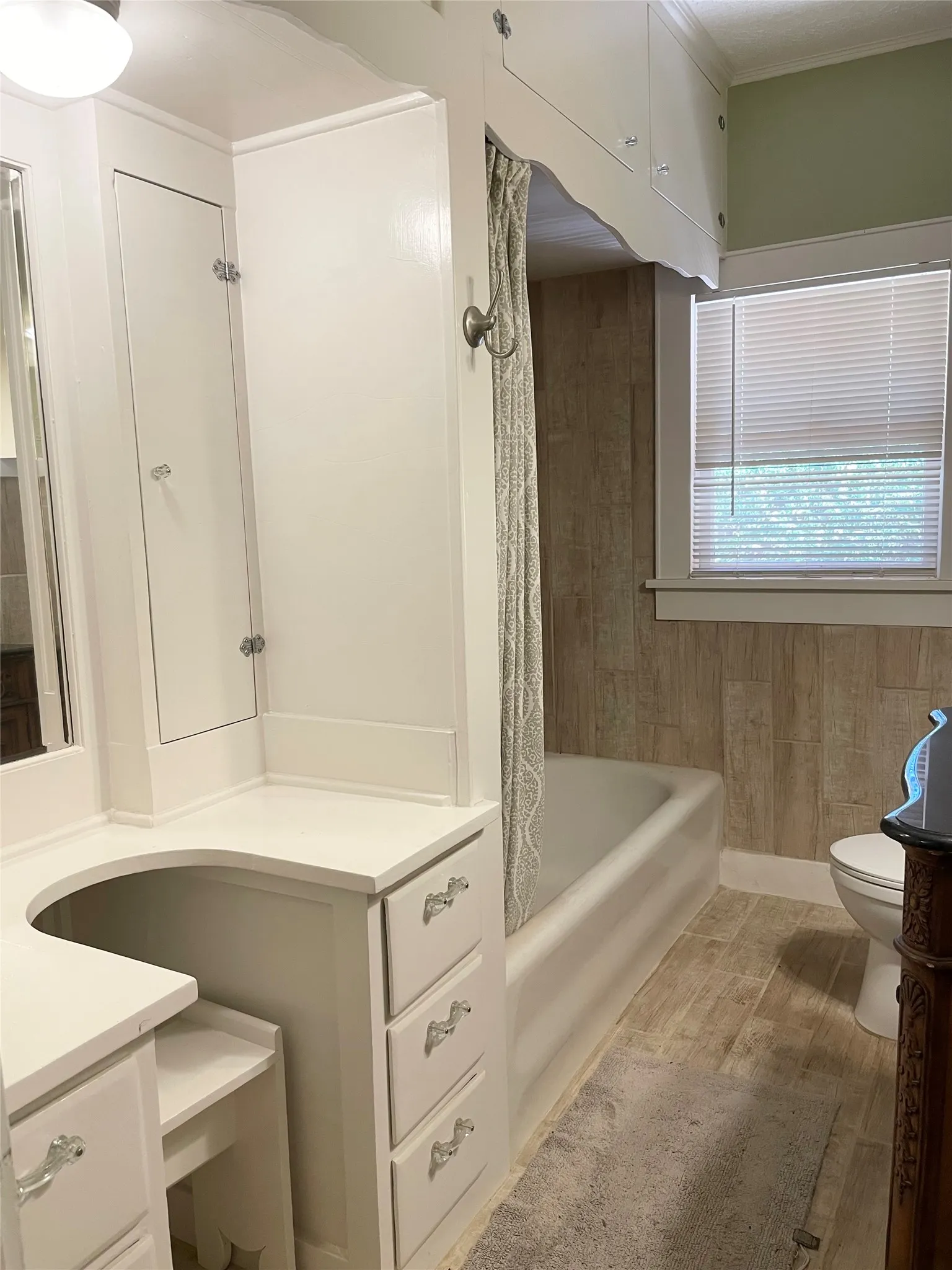 Single Family Residence For Sale in Tarrant County , 3915 Meadowbrook Drive, Fort Worth, Texas 76103, 3 Bedroom, 2 Bathroom, 2 Garage spaces, 1,812 Sqft, built in 1929, mls#21361005, Real Estate Agent in Fort Worth, Homes For Sale in Tarrant county, Homes For Sale in Fort Worth, Realtor in Fort Worth Texas, Real Estate Brokerage Independent Realty Texas, Luminita Cordes Realtor
