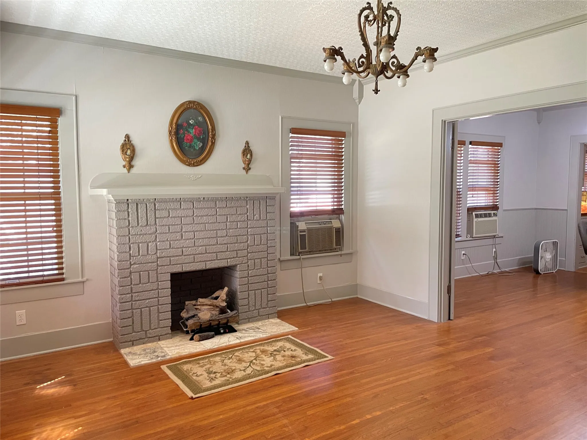 Single Family Residence For Sale in Tarrant County , 3915 Meadowbrook Drive, Fort Worth, Texas 76103, 3 Bedroom, 2 Bathroom, 2 Garage spaces, 1,812 Sqft, built in 1929, mls#21361005, Real Estate Agent in Fort Worth, Homes For Sale in Tarrant county, Homes For Sale in Fort Worth, Realtor in Fort Worth Texas, Real Estate Brokerage Independent Realty Texas, Luminita Cordes Realtor