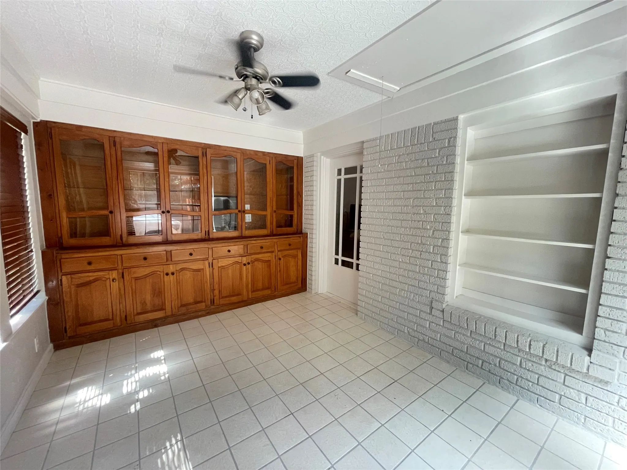 Single Family Residence For Sale in Tarrant County , 3915 Meadowbrook Drive, Fort Worth, Texas 76103, 3 Bedroom, 2 Bathroom, 2 Garage spaces, 1,812 Sqft, built in 1929, mls#21361005, Real Estate Agent in Fort Worth, Homes For Sale in Tarrant county, Homes For Sale in Fort Worth, Realtor in Fort Worth Texas, Real Estate Brokerage Independent Realty Texas, Luminita Cordes Realtor