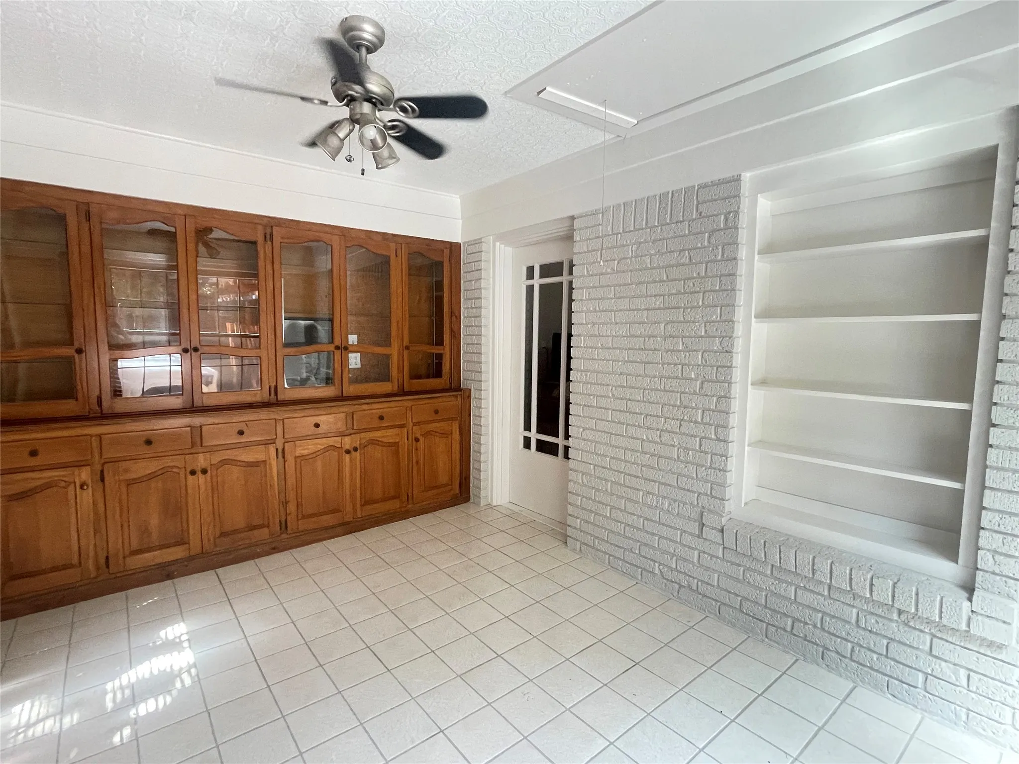 Single Family Residence For Sale in Tarrant County , 3915 Meadowbrook Drive, Fort Worth, Texas 76103, 3 Bedroom, 2 Bathroom, 2 Garage spaces, 1,812 Sqft, built in 1929, mls#21361005, Real Estate Agent in Fort Worth, Homes For Sale in Tarrant county, Homes For Sale in Fort Worth, Realtor in Fort Worth Texas, Real Estate Brokerage Independent Realty Texas, Luminita Cordes Realtor