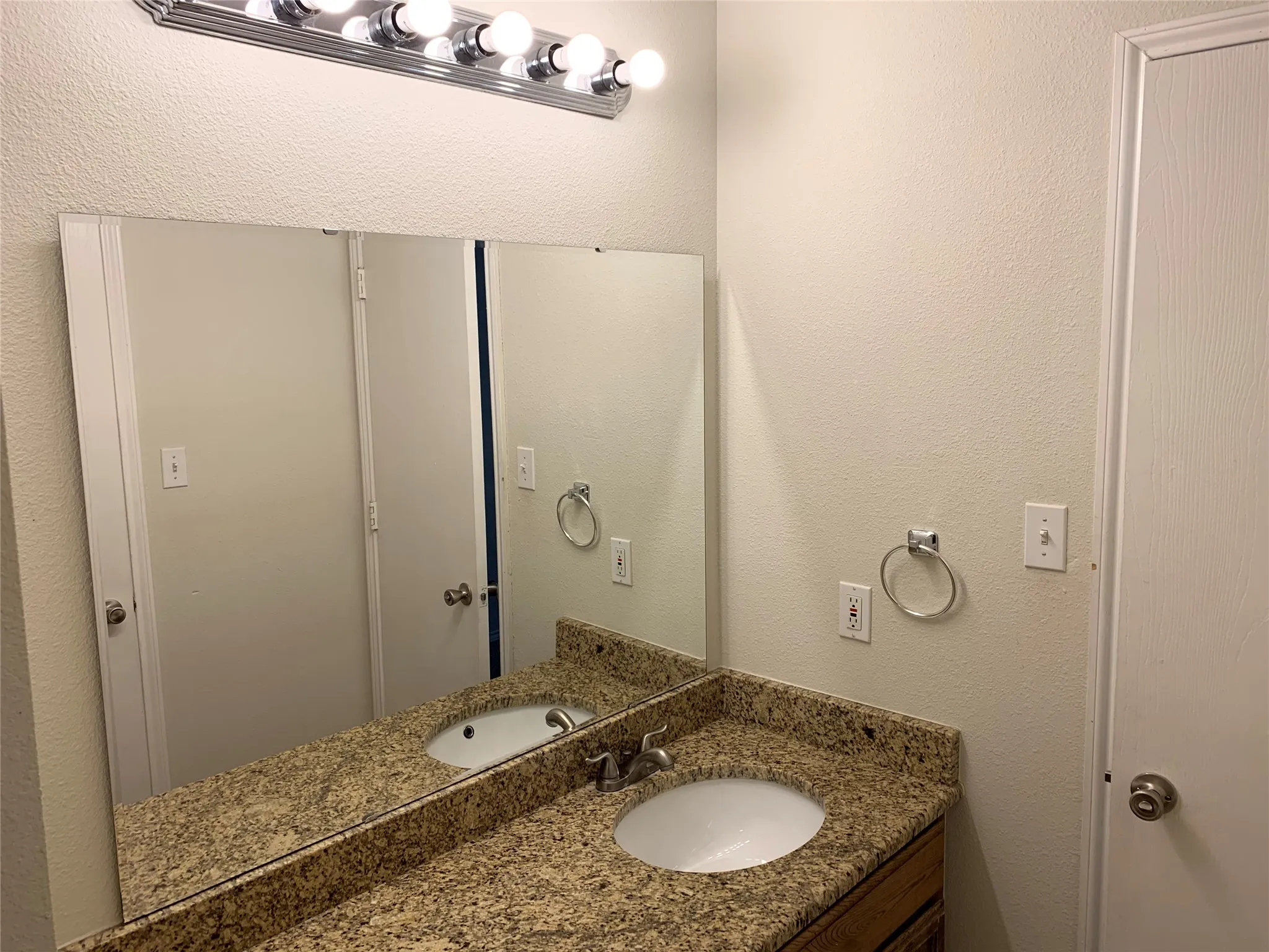 Single Family Residence For Rent in Tarrant County , 1021 Olivewood Lane, Fort Worth, Texas 76140, 3 Bedroom, 2 Bathroom, 2 Garage spaces, 1,299 Sqft, built in 2000, mls#21361171, Real Estate Agent in Fort Worth, Homes For Rent in Tarrant county, Homes For Rent in Fort Worth, Realtor in Fort Worth Texas, Real Estate Brokerage Independent Realty Texas, Luminita Cordes Realtor
