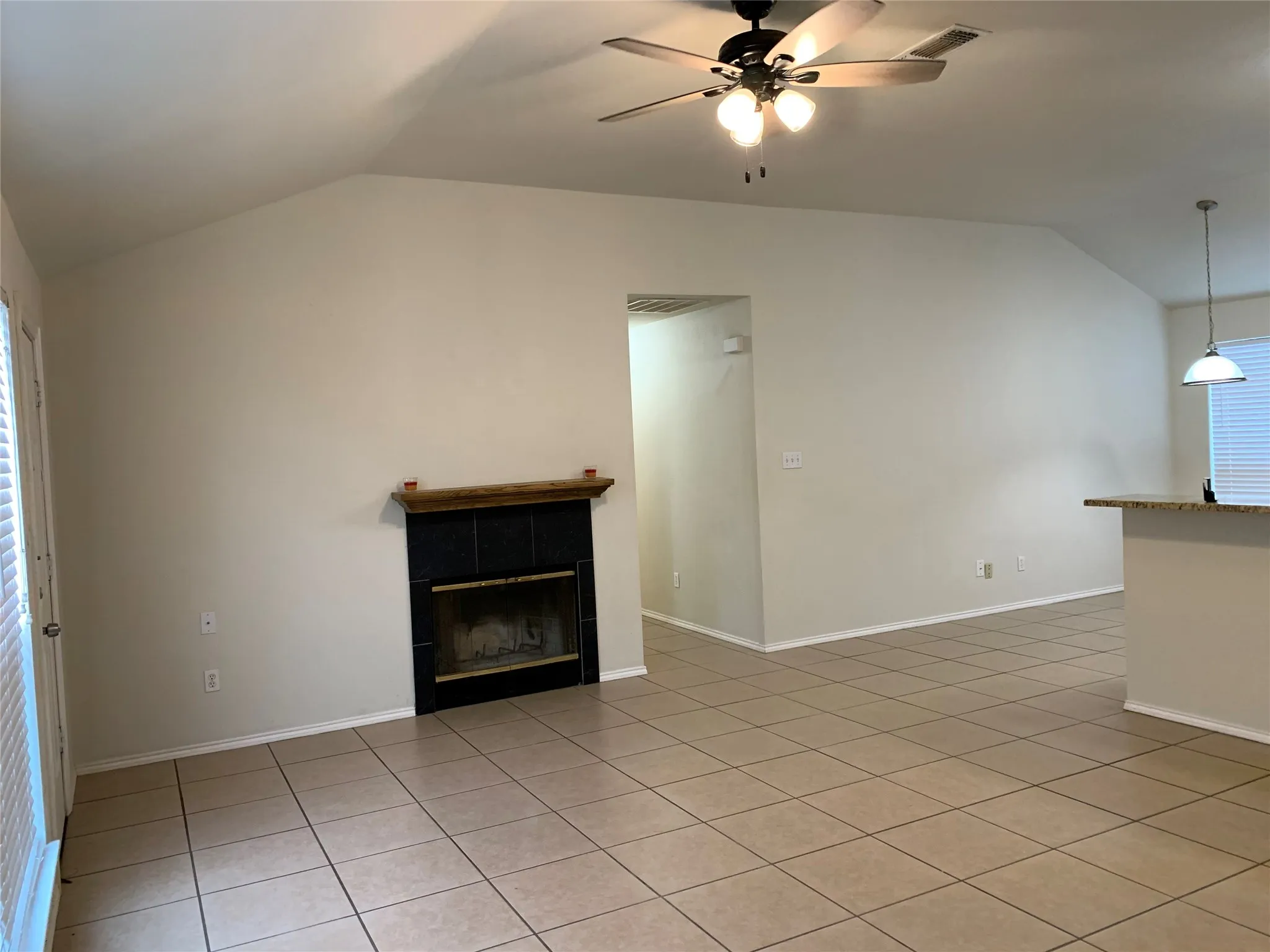 Single Family Residence For Rent in Tarrant County , 1021 Olivewood Lane, Fort Worth, Texas 76140, 3 Bedroom, 2 Bathroom, 2 Garage spaces, 1,299 Sqft, built in 2000, mls#21361171, Real Estate Agent in Fort Worth, Homes For Rent in Tarrant county, Homes For Rent in Fort Worth, Realtor in Fort Worth Texas, Real Estate Brokerage Independent Realty Texas, Luminita Cordes Realtor