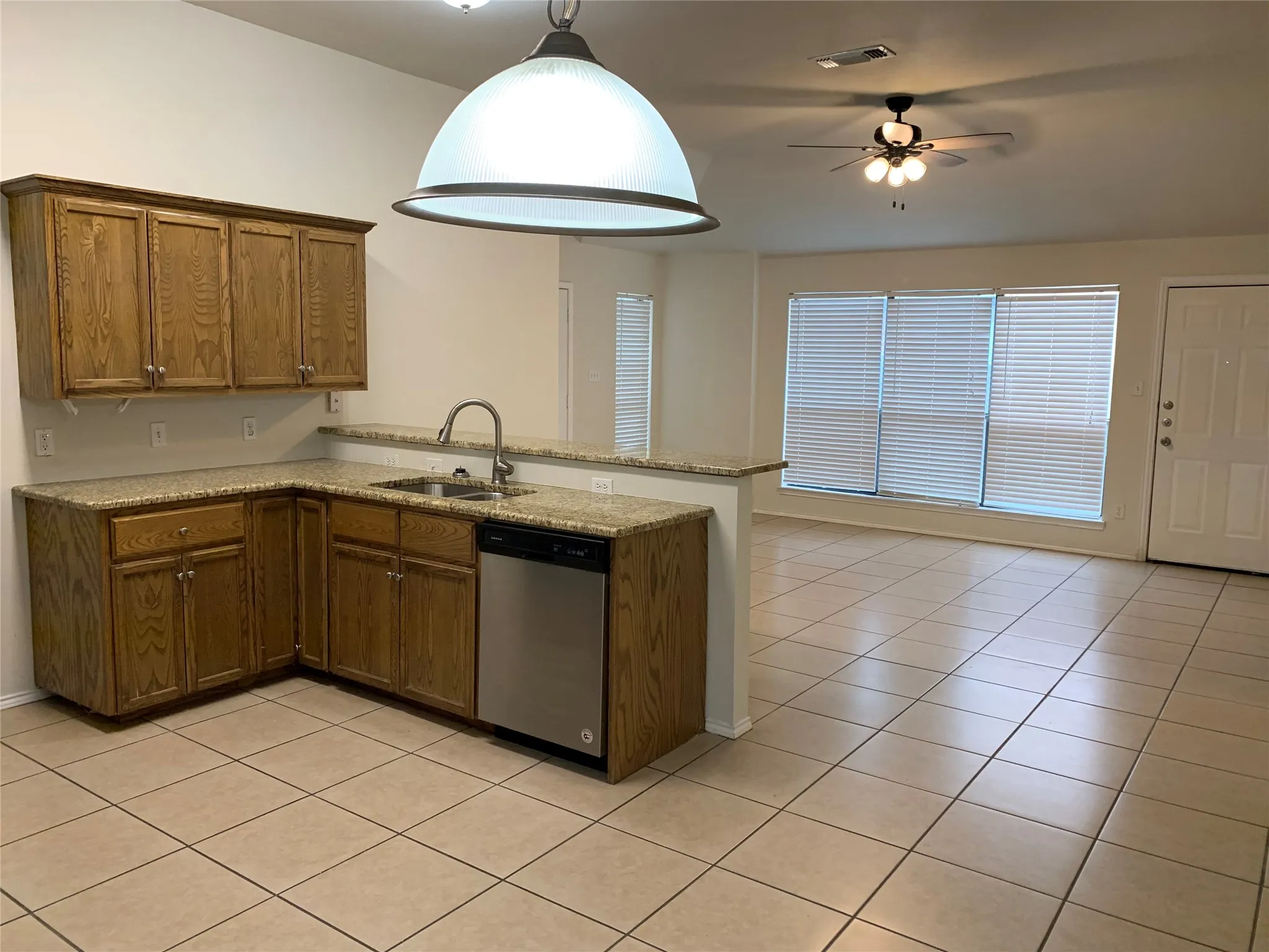 Single Family Residence For Rent in Tarrant County , 1021 Olivewood Lane, Fort Worth, Texas 76140, 3 Bedroom, 2 Bathroom, 2 Garage spaces, 1,299 Sqft, built in 2000, mls#21361171, Real Estate Agent in Fort Worth, Homes For Rent in Tarrant county, Homes For Rent in Fort Worth, Realtor in Fort Worth Texas, Real Estate Brokerage Independent Realty Texas, Luminita Cordes Realtor