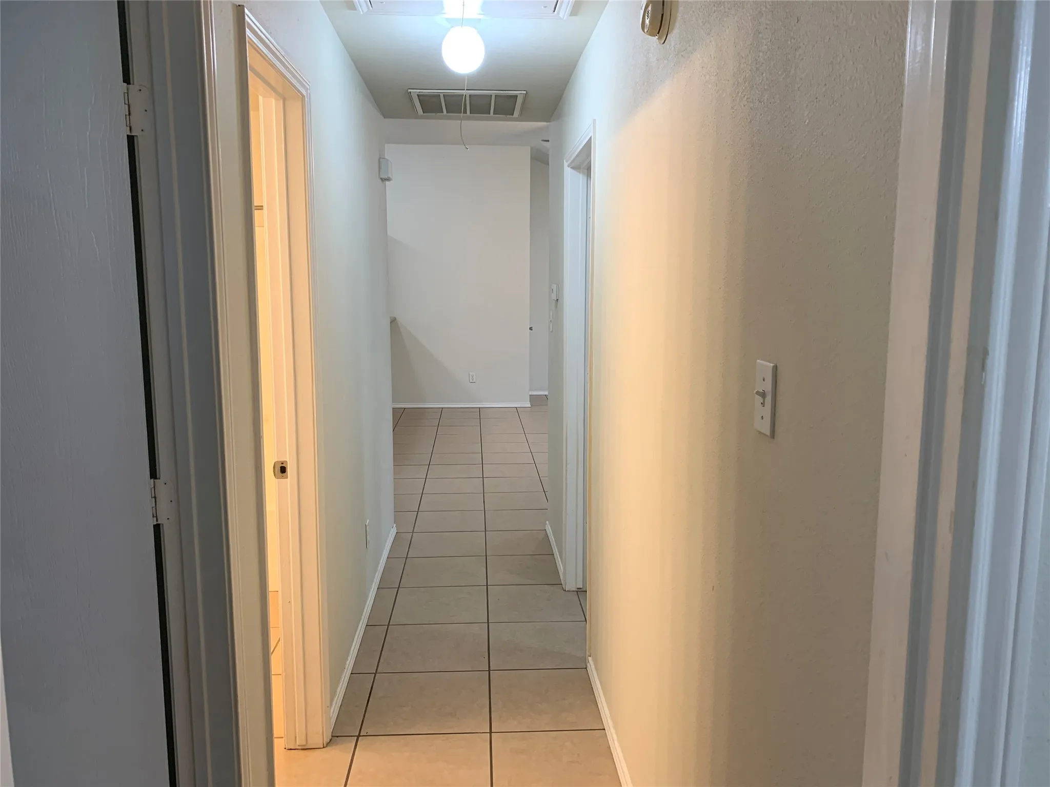 Single Family Residence For Rent in Tarrant County , 1021 Olivewood Lane, Fort Worth, Texas 76140, 3 Bedroom, 2 Bathroom, 2 Garage spaces, 1,299 Sqft, built in 2000, mls#21361171, Real Estate Agent in Fort Worth, Homes For Rent in Tarrant county, Homes For Rent in Fort Worth, Realtor in Fort Worth Texas, Real Estate Brokerage Independent Realty Texas, Luminita Cordes Realtor