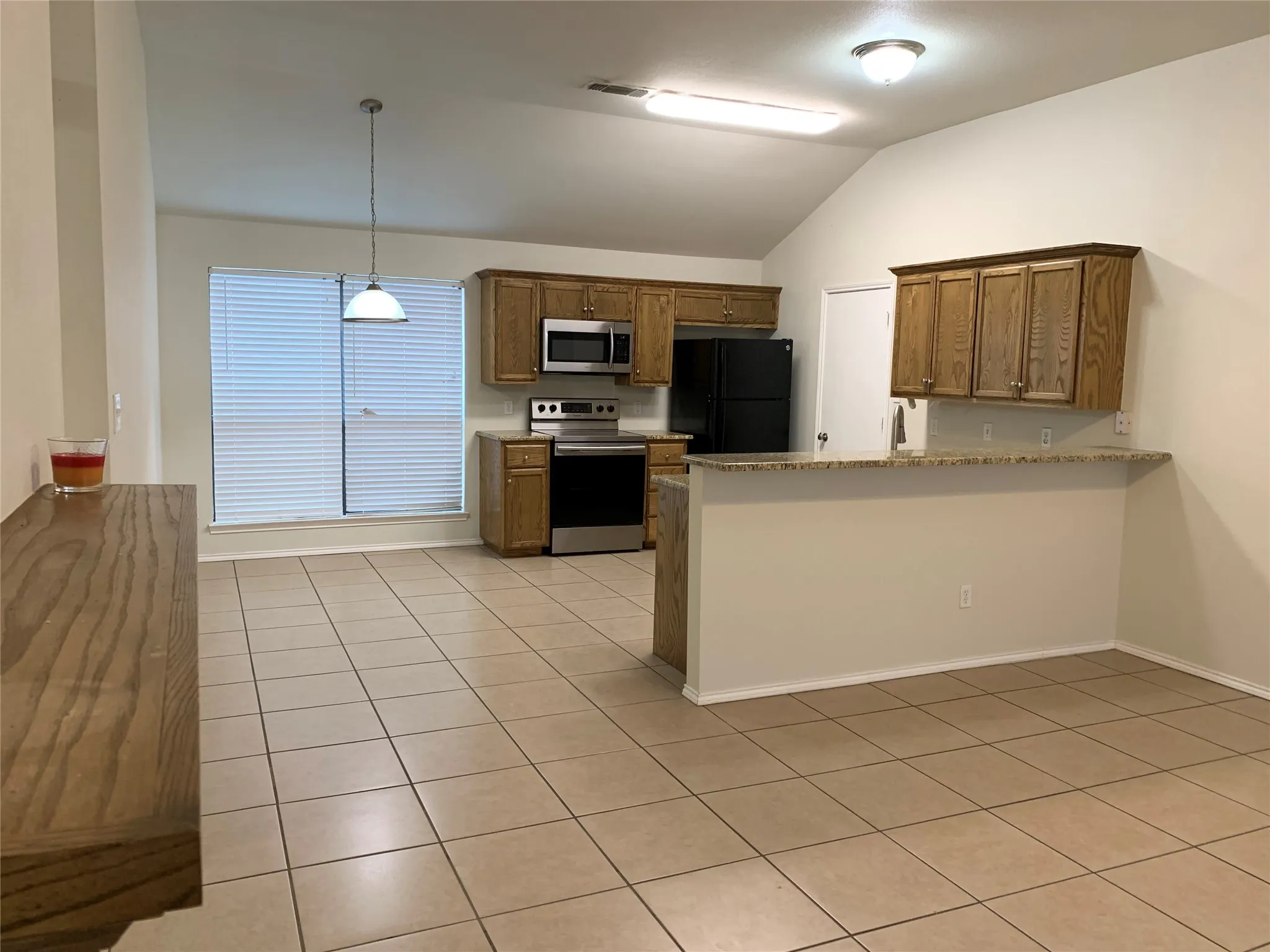 Single Family Residence For Rent in Tarrant County , 1021 Olivewood Lane, Fort Worth, Texas 76140, 3 Bedroom, 2 Bathroom, 2 Garage spaces, 1,299 Sqft, built in 2000, mls#21361171, Real Estate Agent in Fort Worth, Homes For Rent in Tarrant county, Homes For Rent in Fort Worth, Realtor in Fort Worth Texas, Real Estate Brokerage Independent Realty Texas, Luminita Cordes Realtor