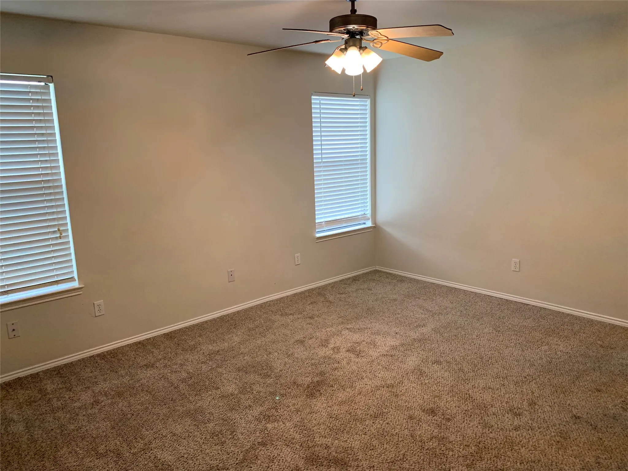 Single Family Residence For Rent in Tarrant County , 1021 Olivewood Lane, Fort Worth, Texas 76140, 3 Bedroom, 2 Bathroom, 2 Garage spaces, 1,299 Sqft, built in 2000, mls#21361171, Real Estate Agent in Fort Worth, Homes For Rent in Tarrant county, Homes For Rent in Fort Worth, Realtor in Fort Worth Texas, Real Estate Brokerage Independent Realty Texas, Luminita Cordes Realtor