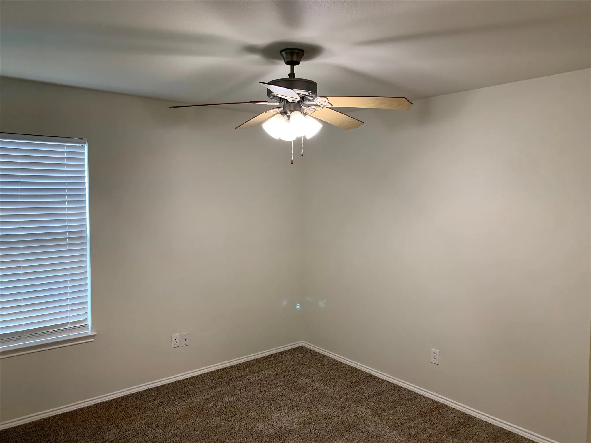 Single Family Residence For Rent in Tarrant County , 1021 Olivewood Lane, Fort Worth, Texas 76140, 3 Bedroom, 2 Bathroom, 2 Garage spaces, 1,299 Sqft, built in 2000, mls#21361171, Real Estate Agent in Fort Worth, Homes For Rent in Tarrant county, Homes For Rent in Fort Worth, Realtor in Fort Worth Texas, Real Estate Brokerage Independent Realty Texas, Luminita Cordes Realtor