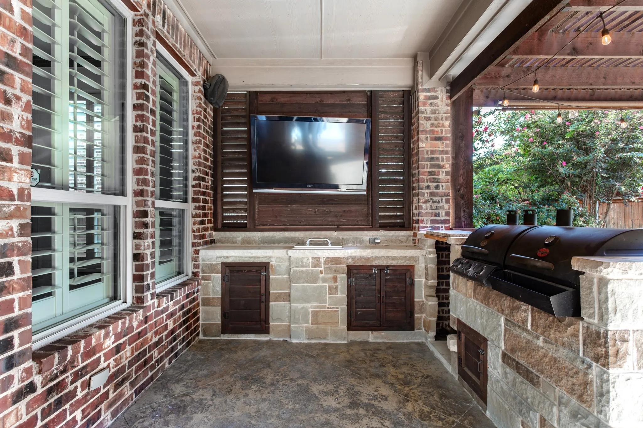 Single Family Residence For Sale in Denton County , 9114 Parson Drive, Lantana, Texas 76226, 5 Bedroom, 5 Bathroom, 3 Garage spaces, 4,688 Sqft, built in 2006, mls#21357325, Real Estate Agent in Lantana, Homes For Sale in Denton county, Homes For Sale in Lantana, Realtor in Lantana Texas, Real Estate Brokerage Independent Realty Texas, Luminita Cordes Realtor