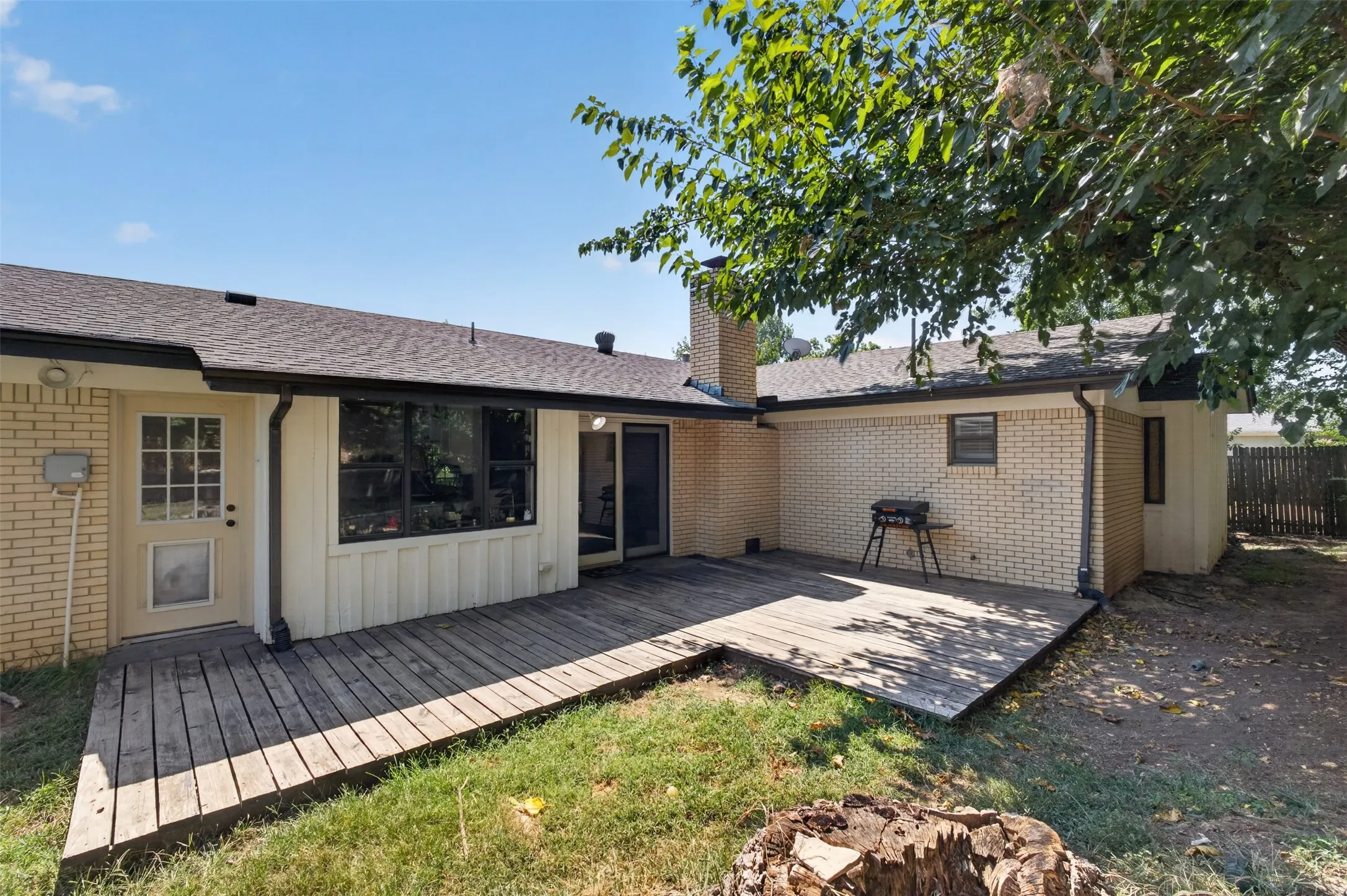 Single Family Residence For Sale in Tarrant County , 4509 Starlight Drive, Haltom City, Texas 76117, 3 Bedroom, 2 Bathroom, Garage spaces, 2,150 Sqft, built in 1963, mls#21360810, Real Estate Agent in Haltom City, Homes For Sale in Tarrant county, Homes For Sale in Haltom City, Realtor in Haltom City Texas, Real Estate Brokerage Independent Realty Texas, Luminita Cordes Realtor