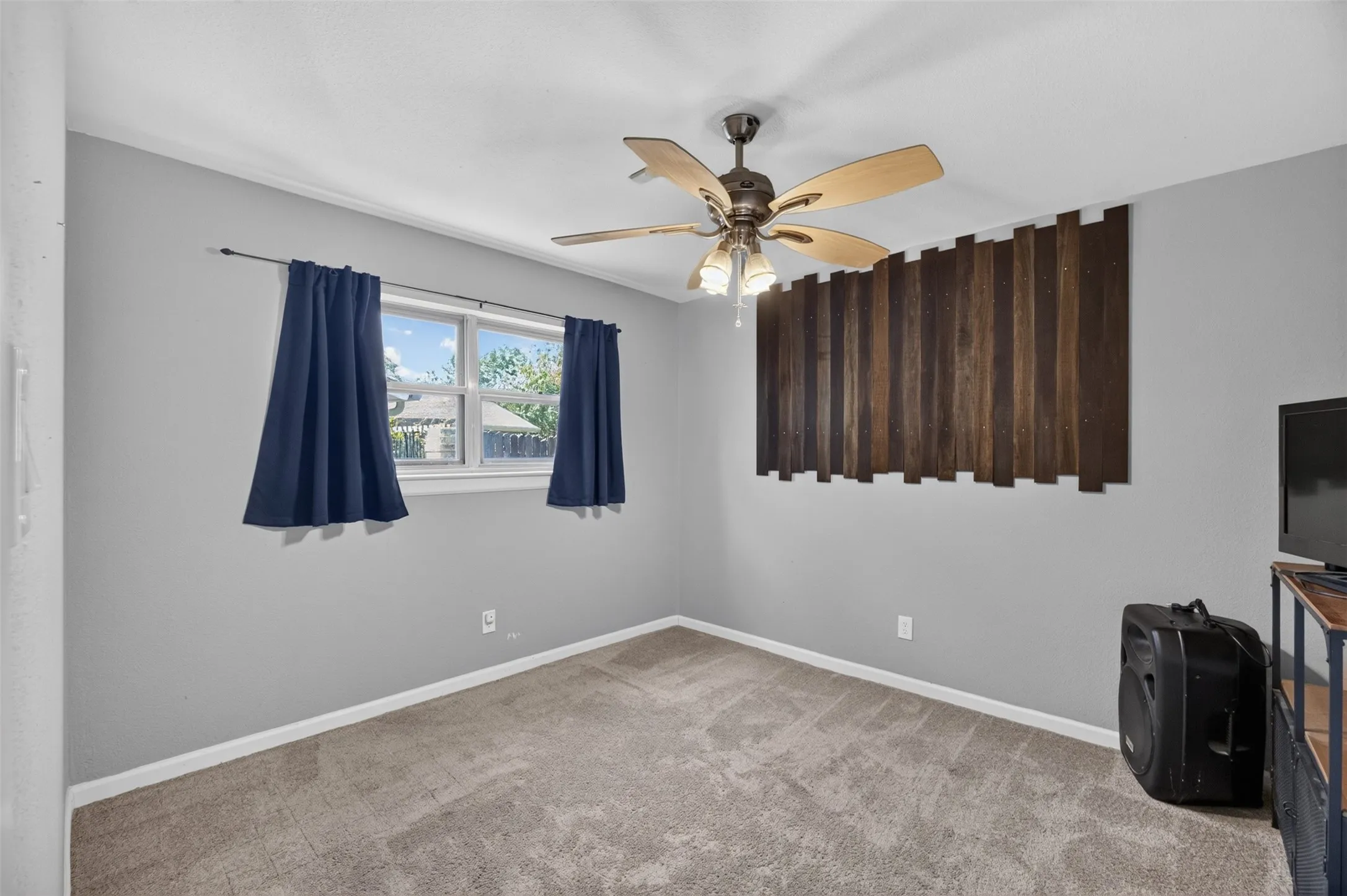 Single Family Residence For Sale in Tarrant County , 4509 Starlight Drive, Haltom City, Texas 76117, 3 Bedroom, 2 Bathroom, Garage spaces, 2,150 Sqft, built in 1963, mls#21360810, Real Estate Agent in Haltom City, Homes For Sale in Tarrant county, Homes For Sale in Haltom City, Realtor in Haltom City Texas, Real Estate Brokerage Independent Realty Texas, Luminita Cordes Realtor
