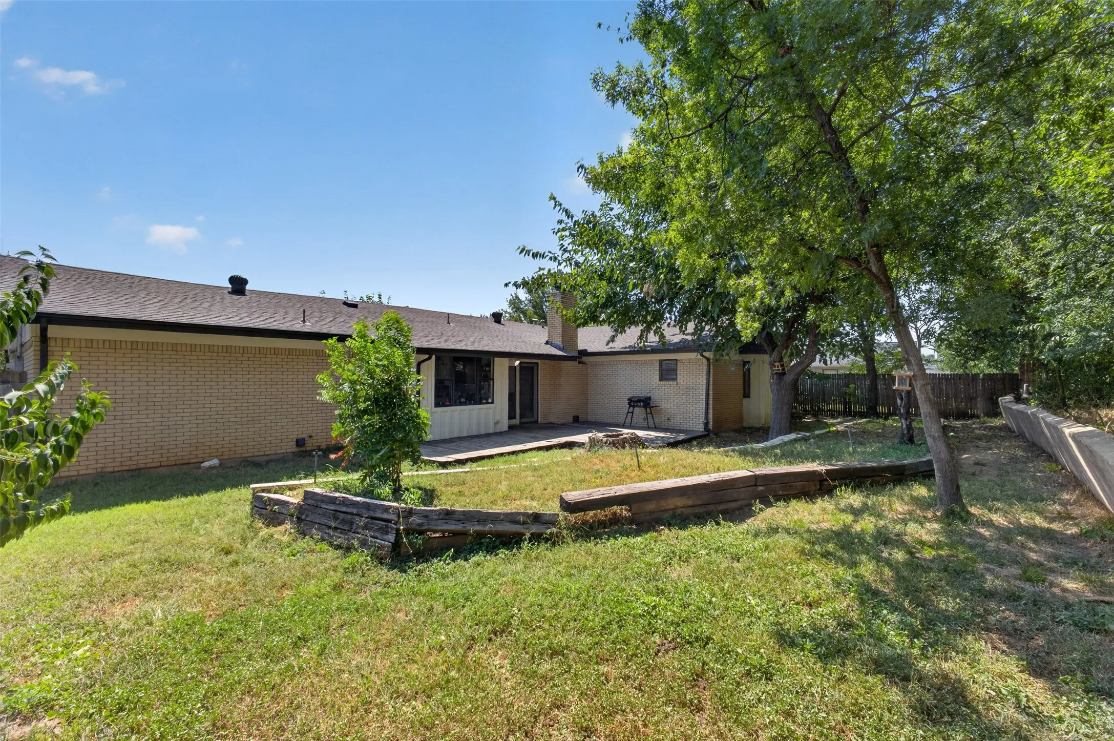 Single Family Residence For Sale in Tarrant County , 4509 Starlight Drive, Haltom City, Texas 76117, 3 Bedroom, 2 Bathroom, Garage spaces, 2,150 Sqft, built in 1963, mls#21360810, Real Estate Agent in Haltom City, Homes For Sale in Tarrant county, Homes For Sale in Haltom City, Realtor in Haltom City Texas, Real Estate Brokerage Independent Realty Texas, Luminita Cordes Realtor