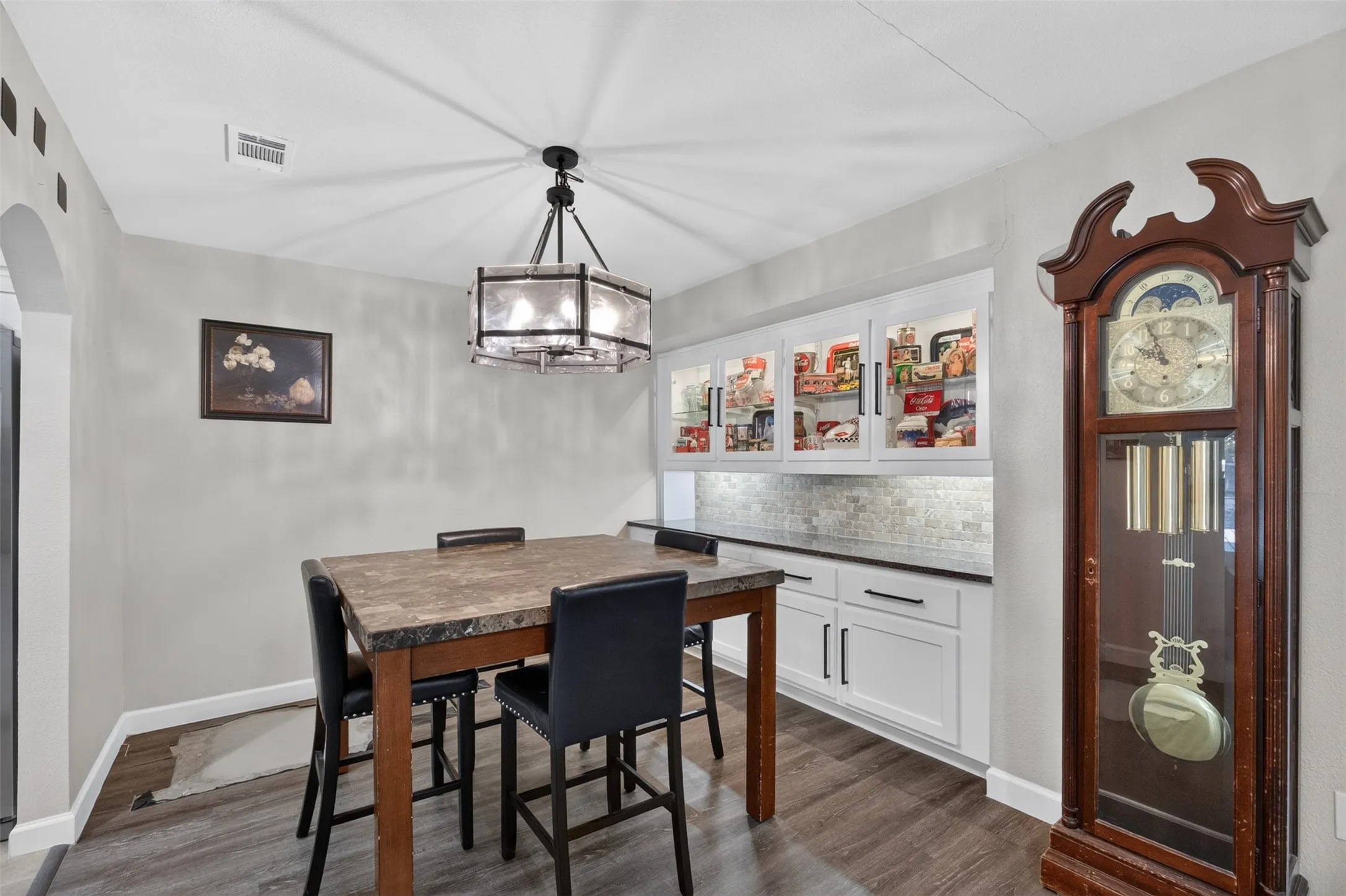 Single Family Residence For Sale in Tarrant County , 4509 Starlight Drive, Haltom City, Texas 76117, 3 Bedroom, 2 Bathroom, Garage spaces, 2,150 Sqft, built in 1963, mls#21360810, Real Estate Agent in Haltom City, Homes For Sale in Tarrant county, Homes For Sale in Haltom City, Realtor in Haltom City Texas, Real Estate Brokerage Independent Realty Texas, Luminita Cordes Realtor