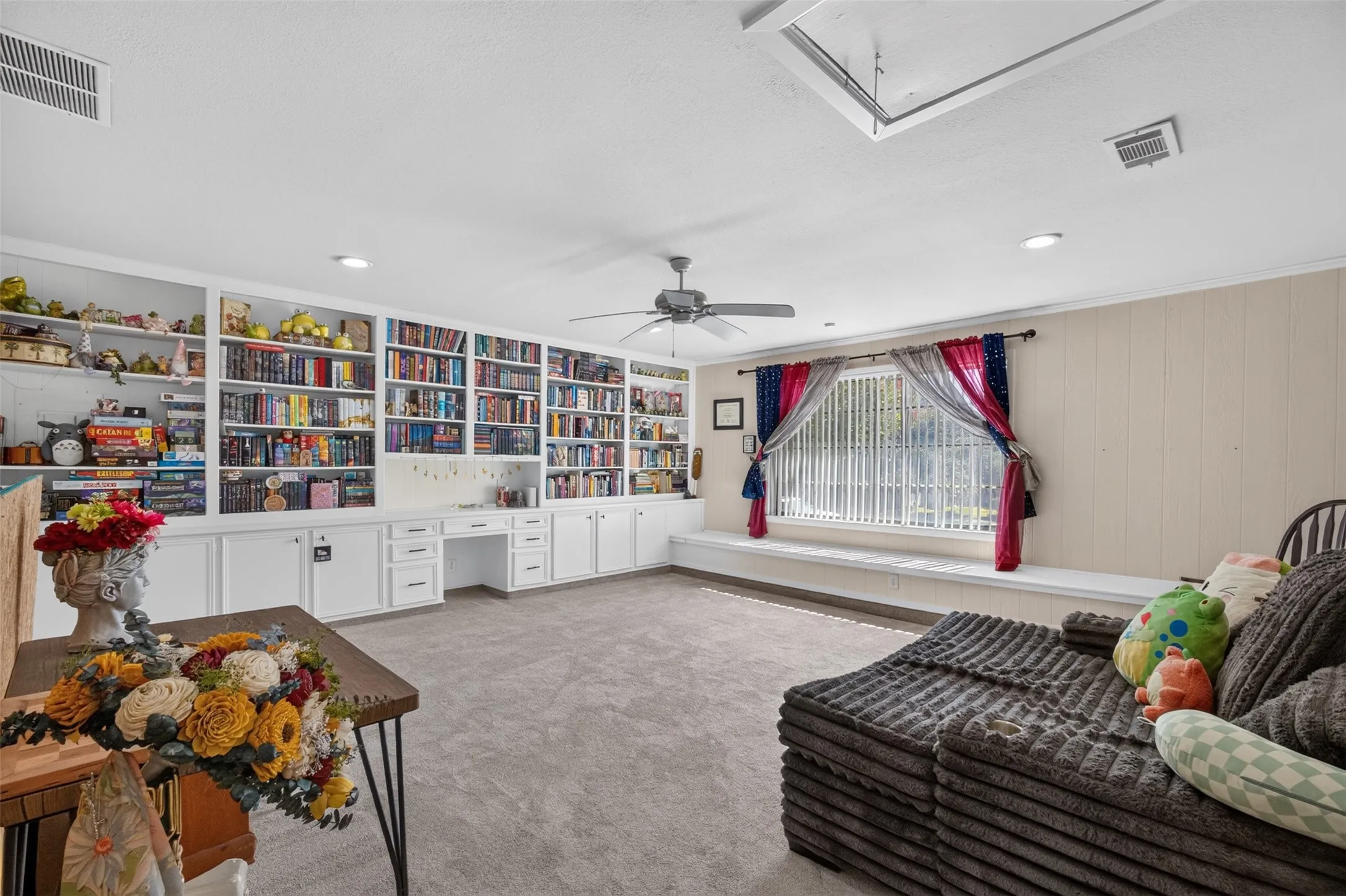 Single Family Residence For Sale in Tarrant County , 4509 Starlight Drive, Haltom City, Texas 76117, 3 Bedroom, 2 Bathroom, Garage spaces, 2,150 Sqft, built in 1963, mls#21360810, Real Estate Agent in Haltom City, Homes For Sale in Tarrant county, Homes For Sale in Haltom City, Realtor in Haltom City Texas, Real Estate Brokerage Independent Realty Texas, Luminita Cordes Realtor