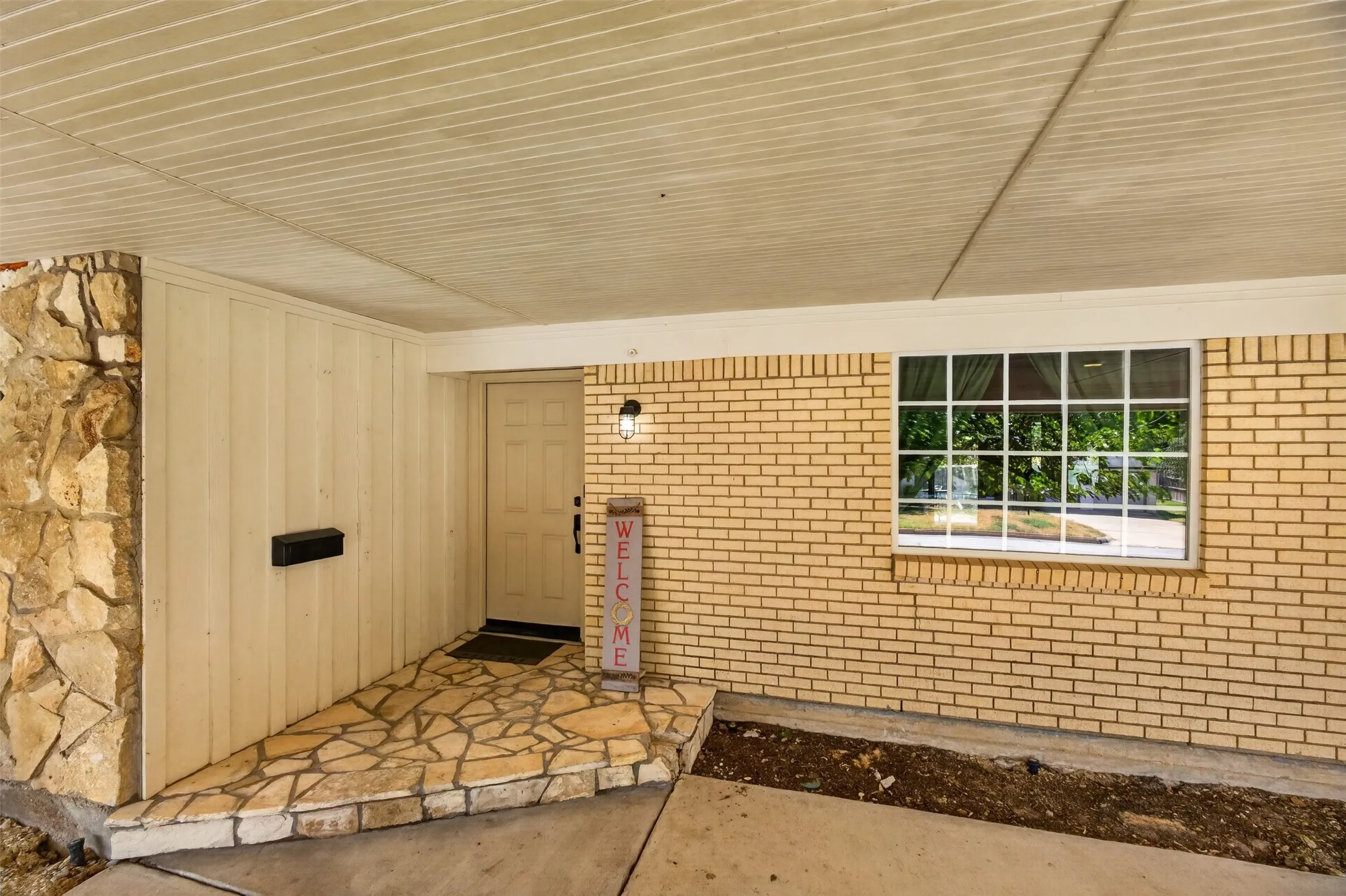 Single Family Residence For Sale in Tarrant County , 4509 Starlight Drive, Haltom City, Texas 76117, 3 Bedroom, 2 Bathroom, Garage spaces, 2,150 Sqft, built in 1963, mls#21360810, Real Estate Agent in Haltom City, Homes For Sale in Tarrant county, Homes For Sale in Haltom City, Realtor in Haltom City Texas, Real Estate Brokerage Independent Realty Texas, Luminita Cordes Realtor