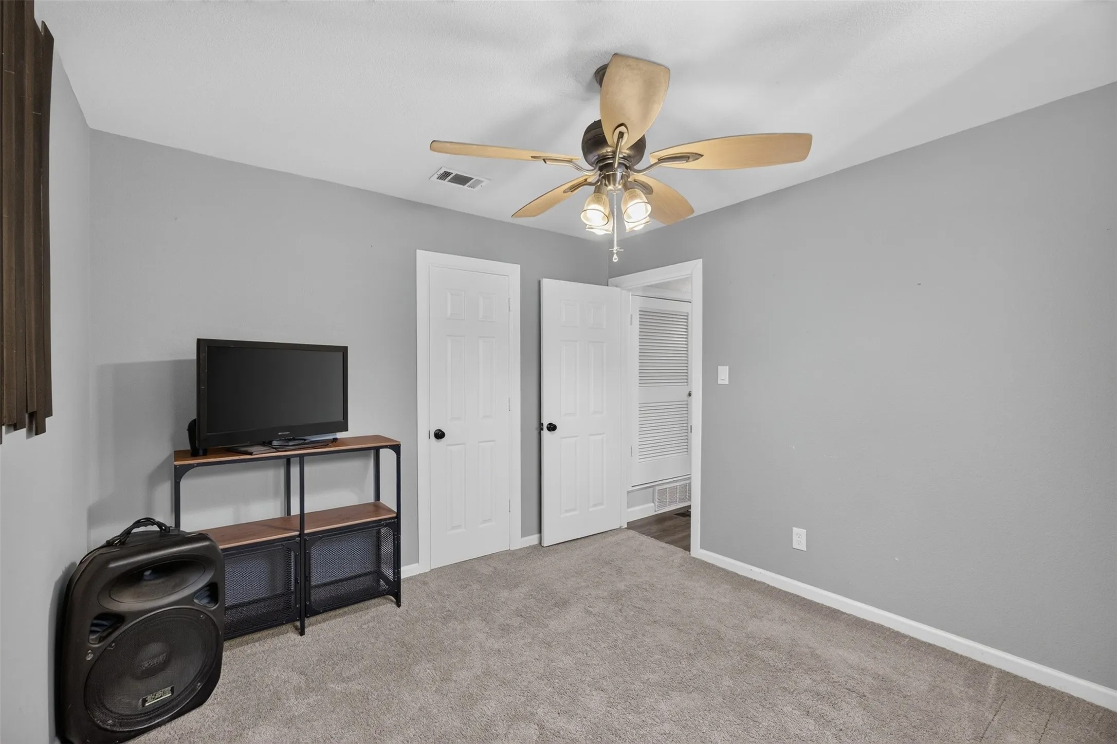 Single Family Residence For Sale in Tarrant County , 4509 Starlight Drive, Haltom City, Texas 76117, 3 Bedroom, 2 Bathroom, Garage spaces, 2,150 Sqft, built in 1963, mls#21360810, Real Estate Agent in Haltom City, Homes For Sale in Tarrant county, Homes For Sale in Haltom City, Realtor in Haltom City Texas, Real Estate Brokerage Independent Realty Texas, Luminita Cordes Realtor