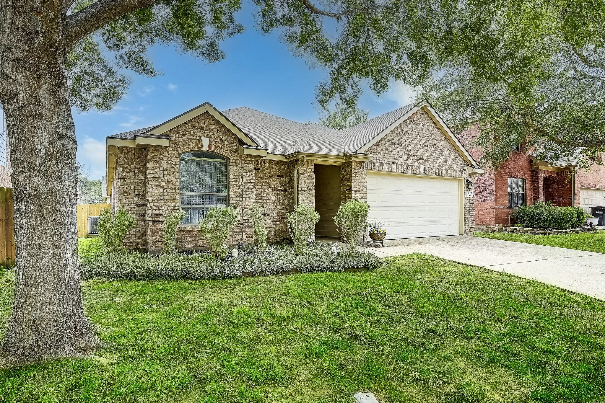 Single Family Residence For Sale in Collin County , 620 Cypress Hill Drive, Mc Kinney, Texas 75071, 3 Bedroom, 2 Bathroom, 2 Garage spaces, 1,726 Sqft, built in 2006, mls#21358949, Real Estate Agent in Mc Kinney, Homes For Sale in Collin county, Homes For Sale in Mc Kinney, Realtor in Mc Kinney Texas, Real Estate Brokerage Independent Realty Texas, Luminita Cordes Realtor