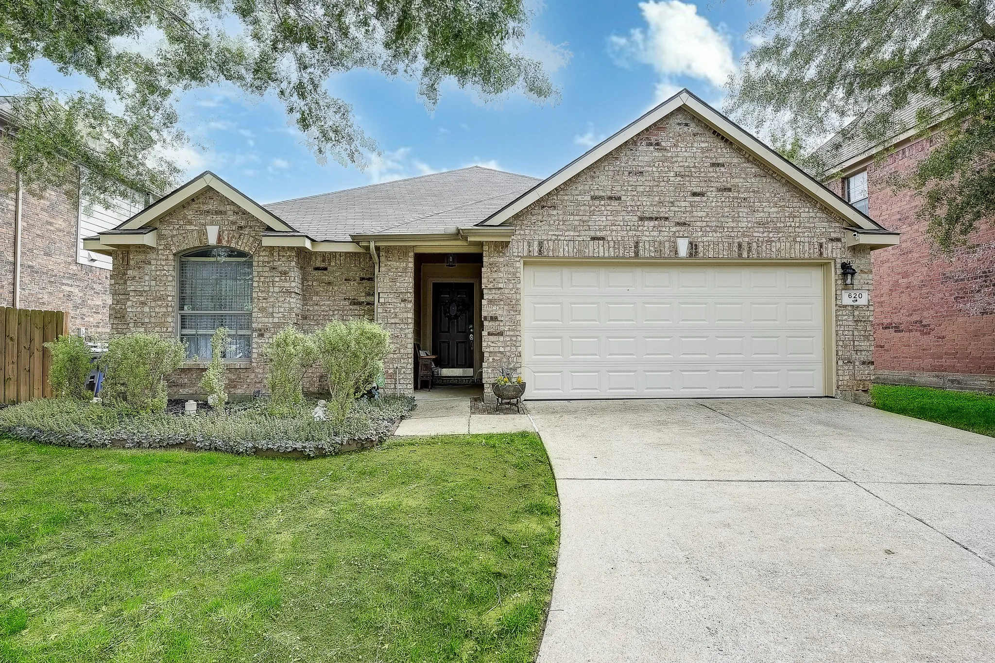 Single Family Residence For Sale in Collin County , 620 Cypress Hill Drive, Mc Kinney, Texas 75071, 3 Bedroom, 2 Bathroom, 2 Garage spaces, 1,726 Sqft, built in 2006, mls#21358949, Real Estate Agent in Mc Kinney, Homes For Sale in Collin county, Homes For Sale in Mc Kinney, Realtor in Mc Kinney Texas, Real Estate Brokerage Independent Realty Texas, Luminita Cordes Realtor
