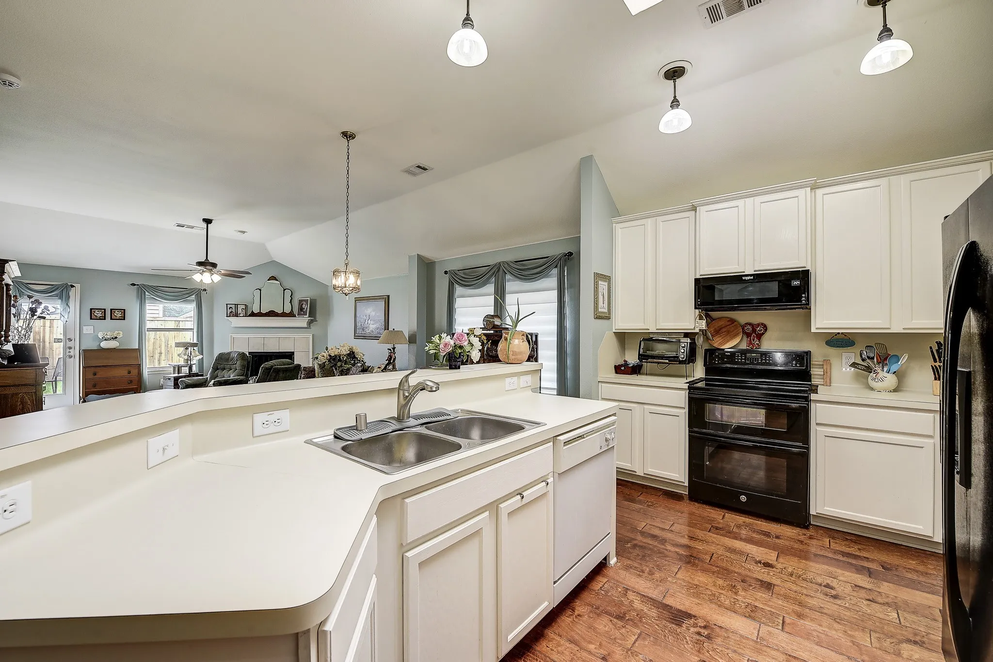 Single Family Residence For Sale in Collin County , 620 Cypress Hill Drive, Mc Kinney, Texas 75071, 3 Bedroom, 2 Bathroom, 2 Garage spaces, 1,726 Sqft, built in 2006, mls#21358949, Real Estate Agent in Mc Kinney, Homes For Sale in Collin county, Homes For Sale in Mc Kinney, Realtor in Mc Kinney Texas, Real Estate Brokerage Independent Realty Texas, Luminita Cordes Realtor