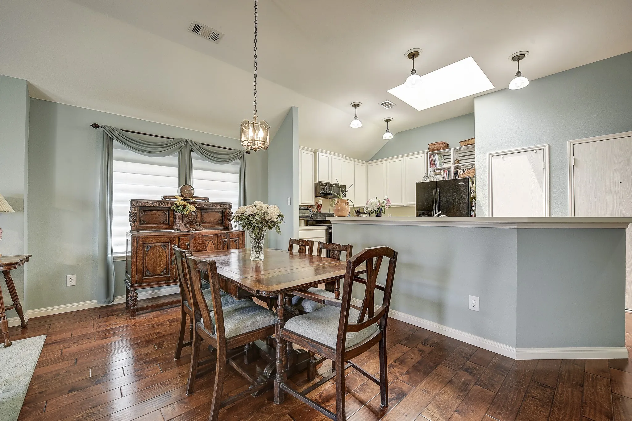 Single Family Residence For Sale in Collin County , 620 Cypress Hill Drive, Mc Kinney, Texas 75071, 3 Bedroom, 2 Bathroom, 2 Garage spaces, 1,726 Sqft, built in 2006, mls#21358949, Real Estate Agent in Mc Kinney, Homes For Sale in Collin county, Homes For Sale in Mc Kinney, Realtor in Mc Kinney Texas, Real Estate Brokerage Independent Realty Texas, Luminita Cordes Realtor