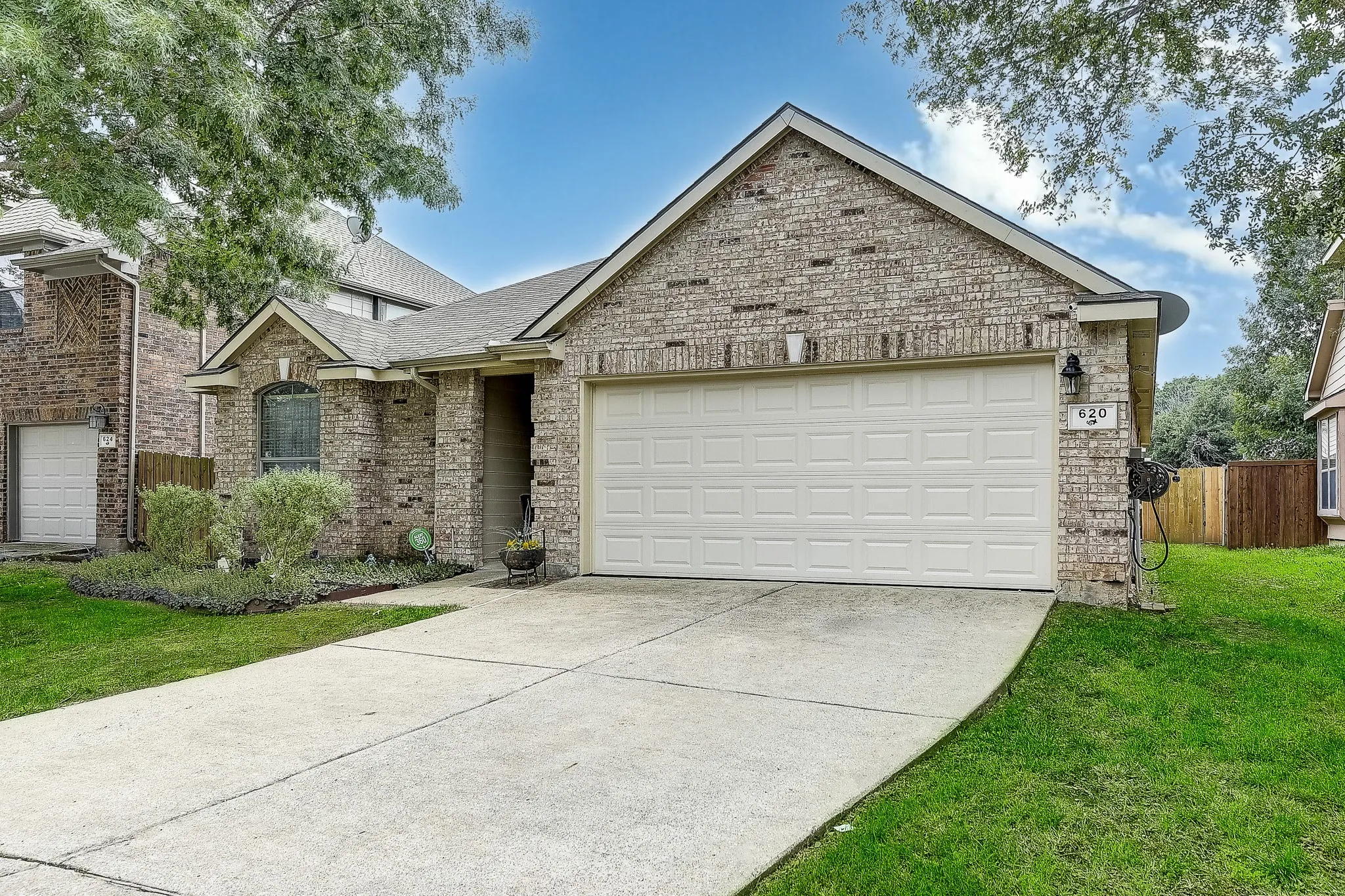 Single Family Residence For Sale in Collin County , 620 Cypress Hill Drive, Mc Kinney, Texas 75071, 3 Bedroom, 2 Bathroom, 2 Garage spaces, 1,726 Sqft, built in 2006, mls#21358949, Real Estate Agent in Mc Kinney, Homes For Sale in Collin county, Homes For Sale in Mc Kinney, Realtor in Mc Kinney Texas, Real Estate Brokerage Independent Realty Texas, Luminita Cordes Realtor