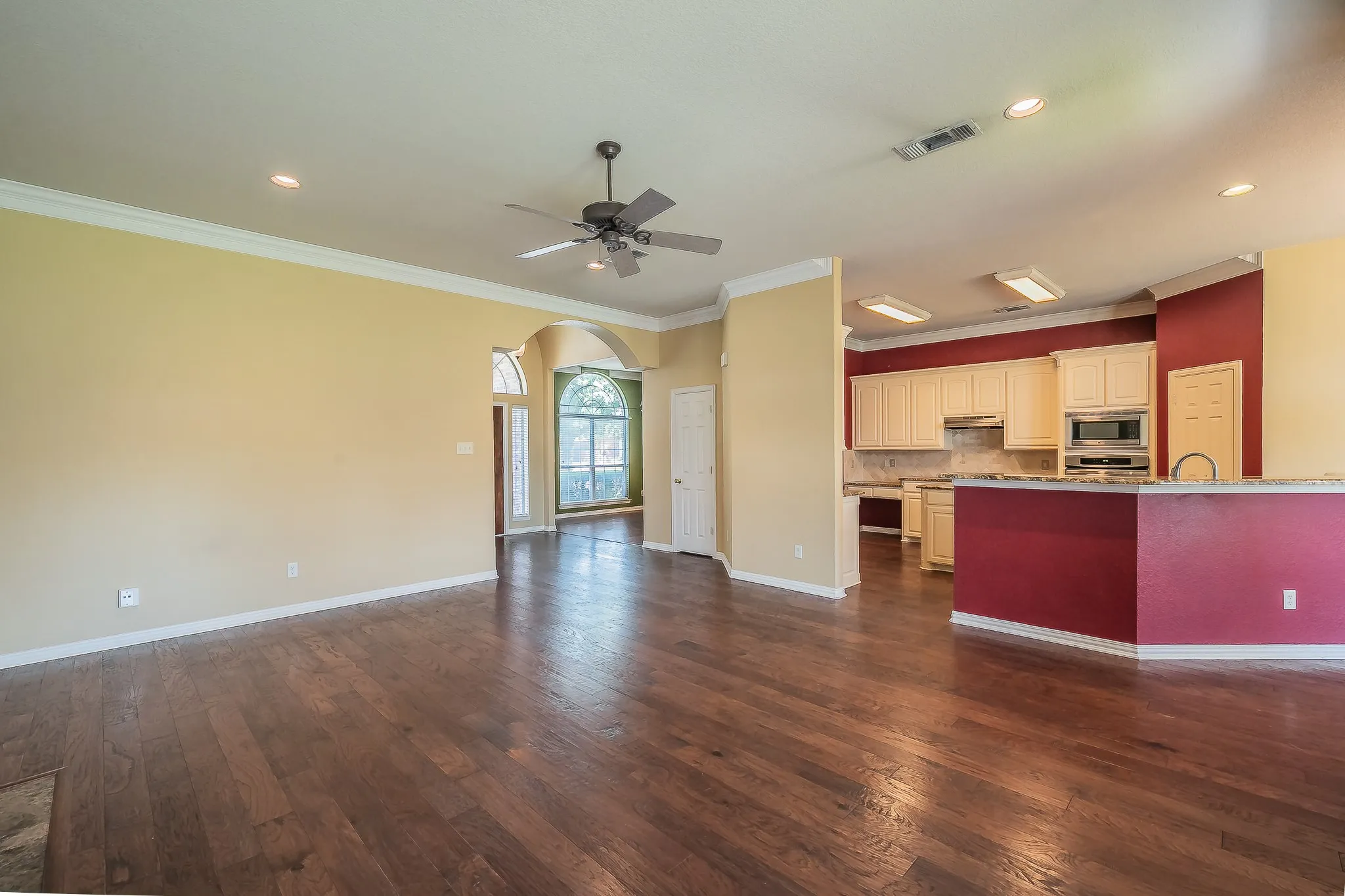 Single Family Residence For Sale in Tarrant County , 8152 Vine Wood Drive, North Richland Hills, Texas 76182, 3 Bedroom, 2 Bathroom, 2 Garage spaces, 2,251 Sqft, built in 1999, mls#21361099, Real Estate Agent in North Richland Hills, Homes For Sale in Tarrant county, Homes For Sale in North Richland Hills, Realtor in North Richland Hills Texas, Real Estate Brokerage Independent Realty Texas, Luminita Cordes Realtor