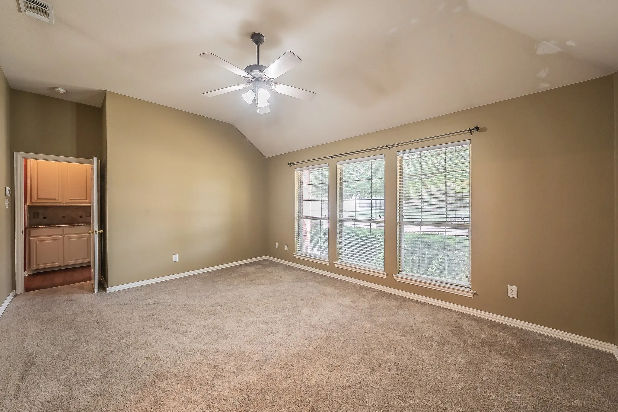 Single Family Residence For Sale in Tarrant County , 8152 Vine Wood Drive, North Richland Hills, Texas 76182, 3 Bedroom, 2 Bathroom, 2 Garage spaces, 2,251 Sqft, built in 1999, mls#21361099, Real Estate Agent in North Richland Hills, Homes For Sale in Tarrant county, Homes For Sale in North Richland Hills, Realtor in North Richland Hills Texas, Real Estate Brokerage Independent Realty Texas, Luminita Cordes Realtor