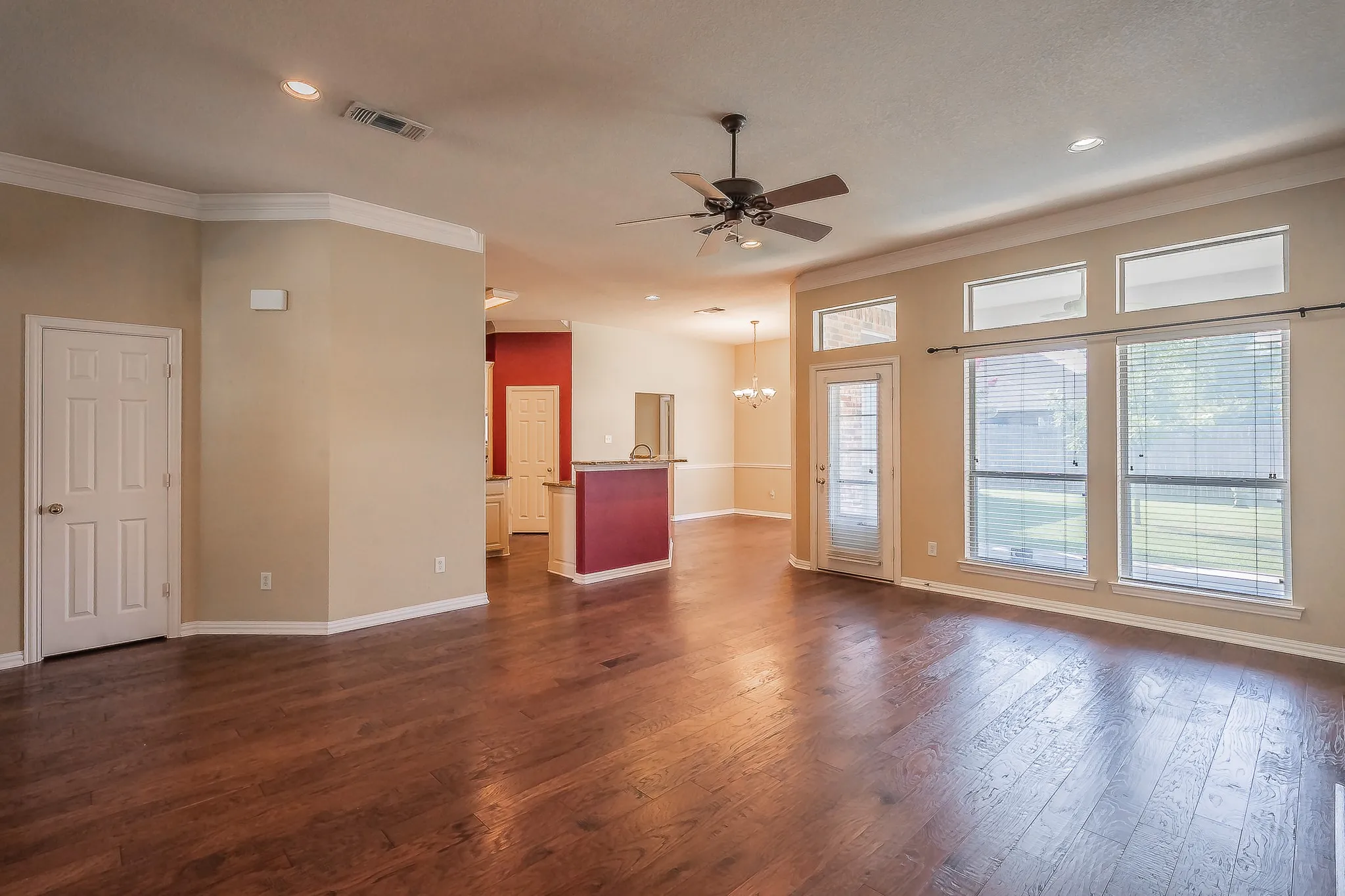 Single Family Residence For Sale in Tarrant County , 8152 Vine Wood Drive, North Richland Hills, Texas 76182, 3 Bedroom, 2 Bathroom, 2 Garage spaces, 2,251 Sqft, built in 1999, mls#21361099, Real Estate Agent in North Richland Hills, Homes For Sale in Tarrant county, Homes For Sale in North Richland Hills, Realtor in North Richland Hills Texas, Real Estate Brokerage Independent Realty Texas, Luminita Cordes Realtor