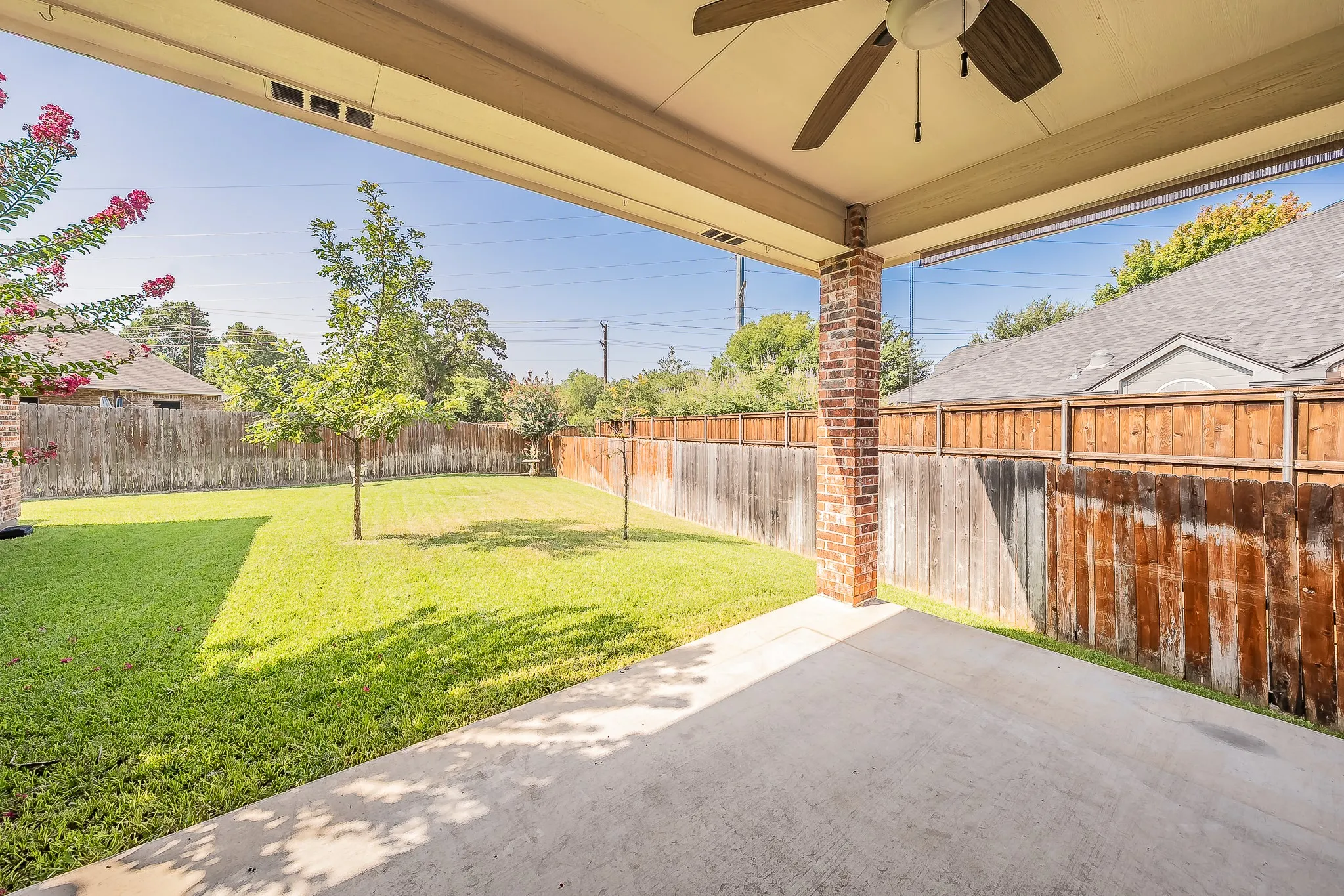 Single Family Residence For Sale in Tarrant County , 8152 Vine Wood Drive, North Richland Hills, Texas 76182, 3 Bedroom, 2 Bathroom, 2 Garage spaces, 2,251 Sqft, built in 1999, mls#21361099, Real Estate Agent in North Richland Hills, Homes For Sale in Tarrant county, Homes For Sale in North Richland Hills, Realtor in North Richland Hills Texas, Real Estate Brokerage Independent Realty Texas, Luminita Cordes Realtor