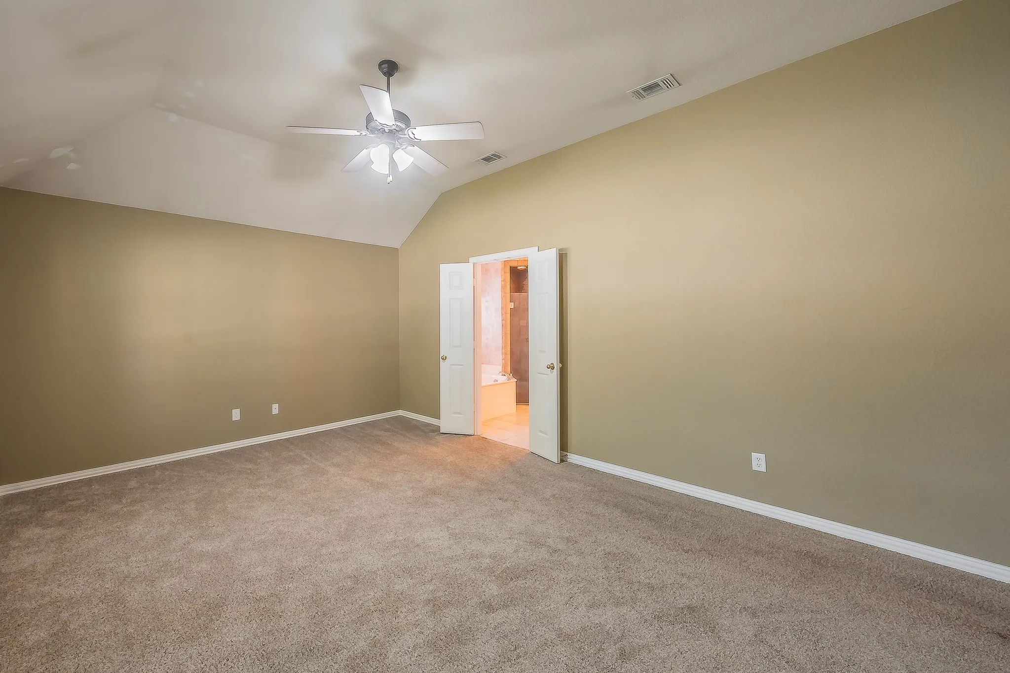 Single Family Residence For Sale in Tarrant County , 8152 Vine Wood Drive, North Richland Hills, Texas 76182, 3 Bedroom, 2 Bathroom, 2 Garage spaces, 2,251 Sqft, built in 1999, mls#21361099, Real Estate Agent in North Richland Hills, Homes For Sale in Tarrant county, Homes For Sale in North Richland Hills, Realtor in North Richland Hills Texas, Real Estate Brokerage Independent Realty Texas, Luminita Cordes Realtor