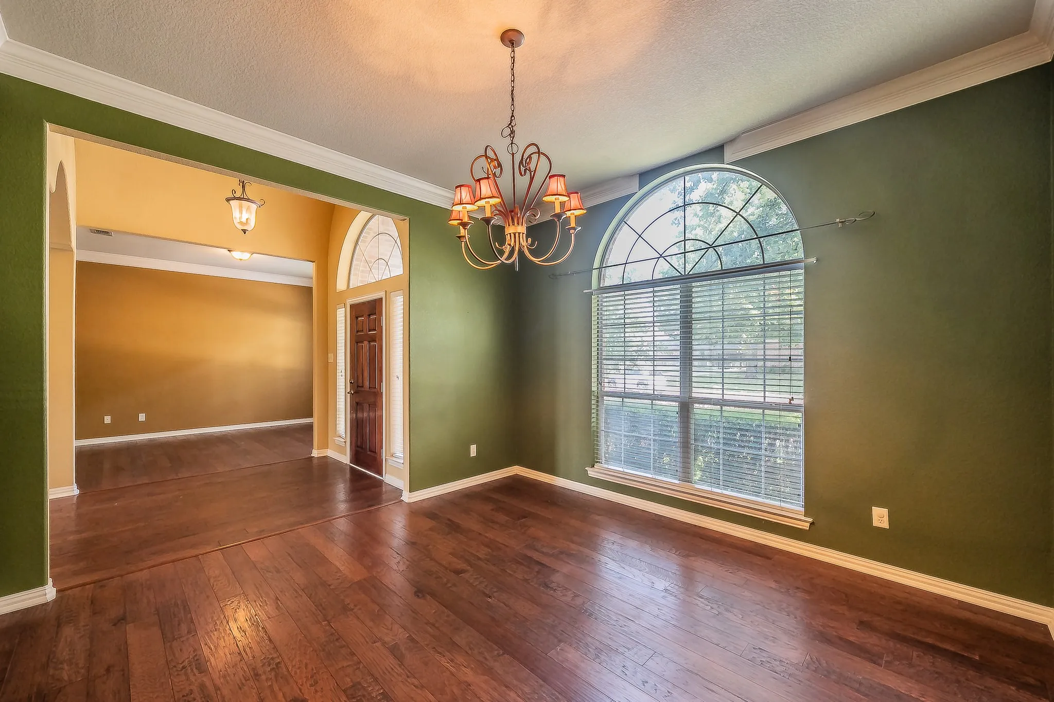 Single Family Residence For Sale in Tarrant County , 8152 Vine Wood Drive, North Richland Hills, Texas 76182, 3 Bedroom, 2 Bathroom, 2 Garage spaces, 2,251 Sqft, built in 1999, mls#21361099, Real Estate Agent in North Richland Hills, Homes For Sale in Tarrant county, Homes For Sale in North Richland Hills, Realtor in North Richland Hills Texas, Real Estate Brokerage Independent Realty Texas, Luminita Cordes Realtor