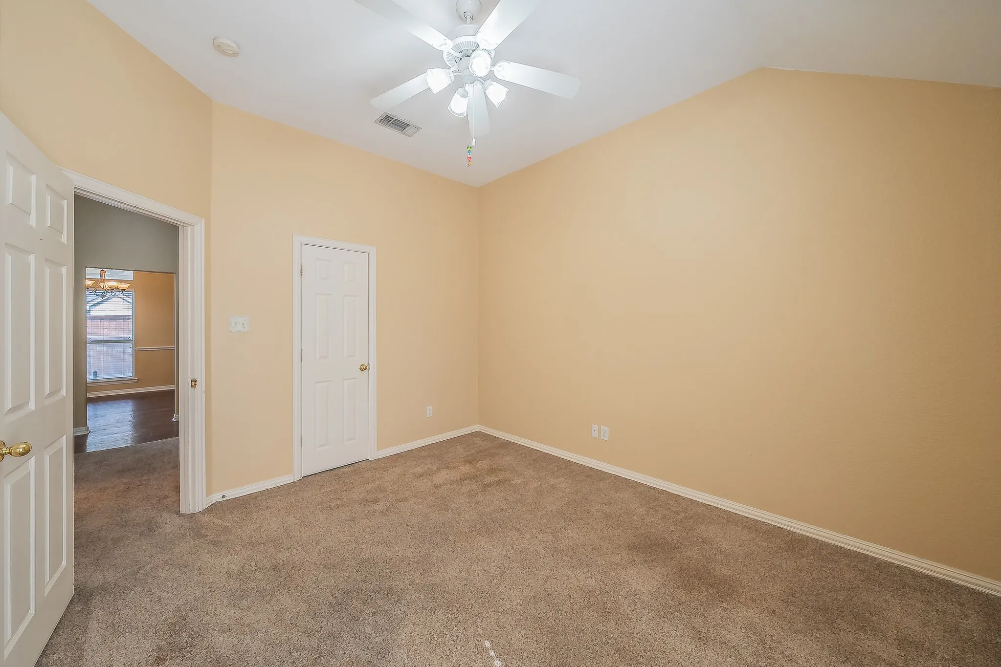 Single Family Residence For Sale in Tarrant County , 8152 Vine Wood Drive, North Richland Hills, Texas 76182, 3 Bedroom, 2 Bathroom, 2 Garage spaces, 2,251 Sqft, built in 1999, mls#21361099, Real Estate Agent in North Richland Hills, Homes For Sale in Tarrant county, Homes For Sale in North Richland Hills, Realtor in North Richland Hills Texas, Real Estate Brokerage Independent Realty Texas, Luminita Cordes Realtor