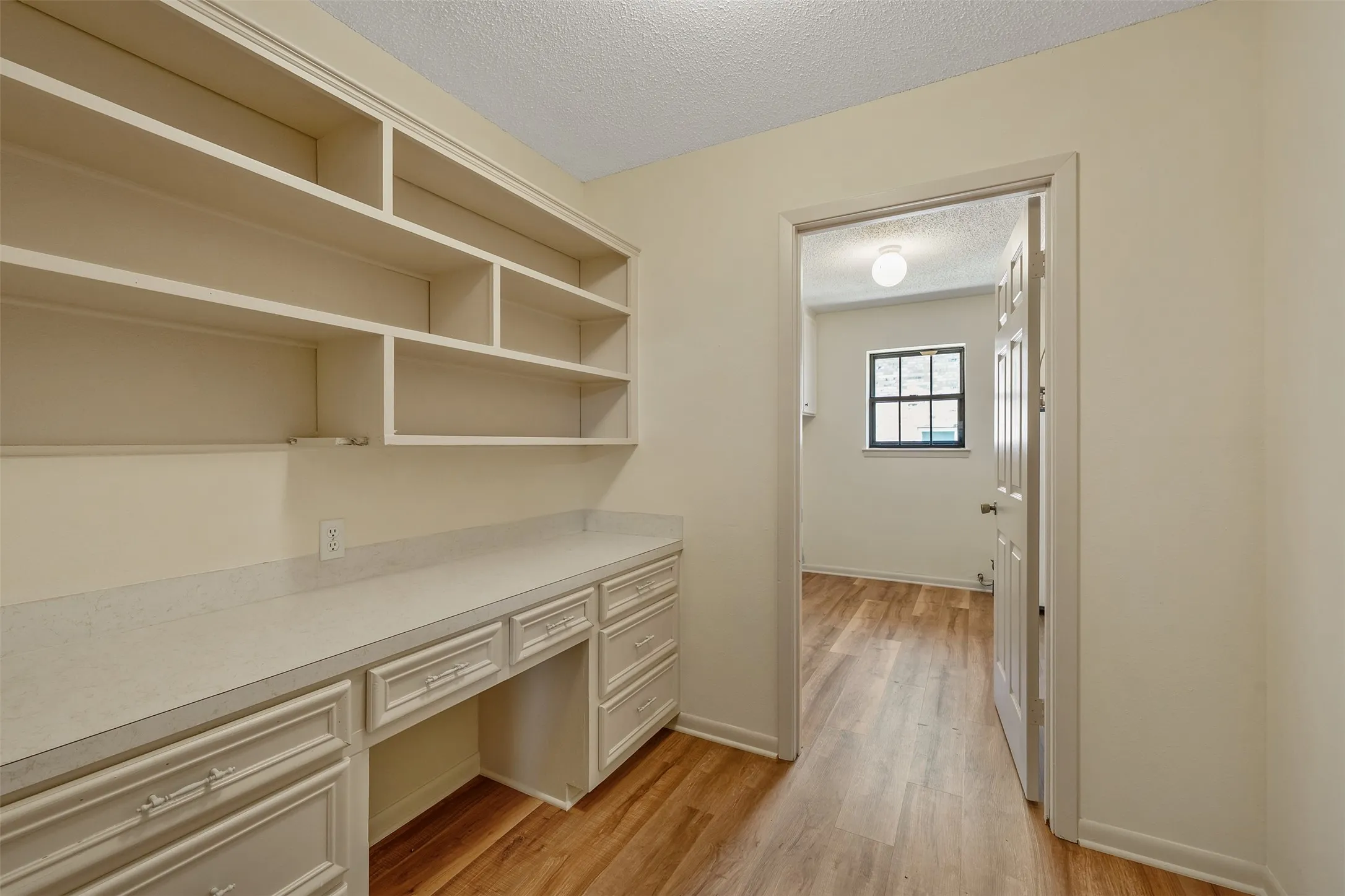 Single Family Residence For Sale in Smith County , 2814 Pineview, Tyler, Texas 75704, 4 Bedroom, 3 Bathroom, 2 Garage spaces, 2,373 Sqft, built in 1977, mls#21359261, Real Estate Agent in Tyler, Homes For Sale in Smith county, Homes For Sale in Tyler, Realtor in Tyler Texas, Real Estate Brokerage Independent Realty Texas, Luminita Cordes Realtor