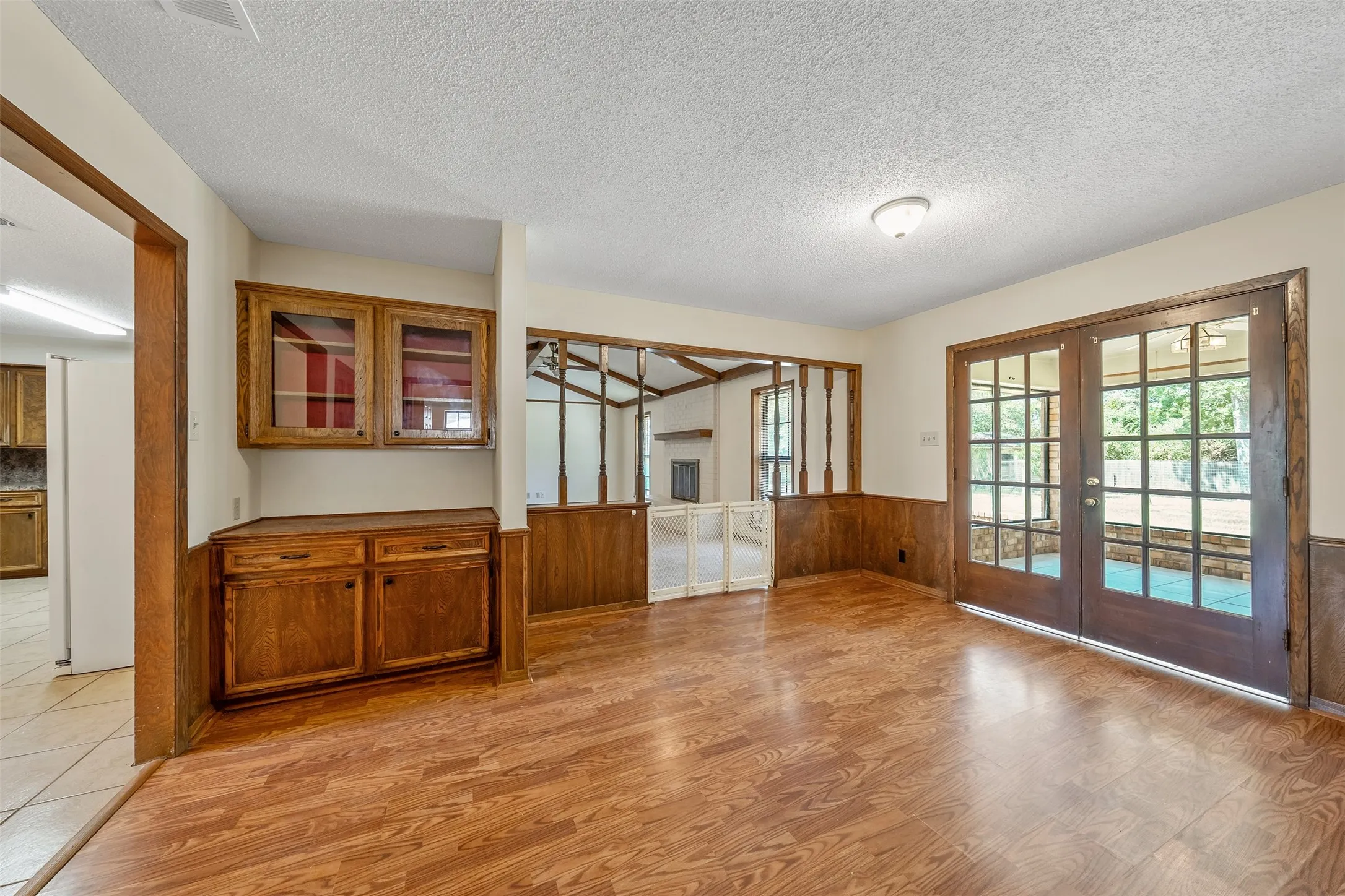 Single Family Residence For Sale in Smith County , 2814 Pineview, Tyler, Texas 75704, 4 Bedroom, 3 Bathroom, 2 Garage spaces, 2,373 Sqft, built in 1977, mls#21359261, Real Estate Agent in Tyler, Homes For Sale in Smith county, Homes For Sale in Tyler, Realtor in Tyler Texas, Real Estate Brokerage Independent Realty Texas, Luminita Cordes Realtor