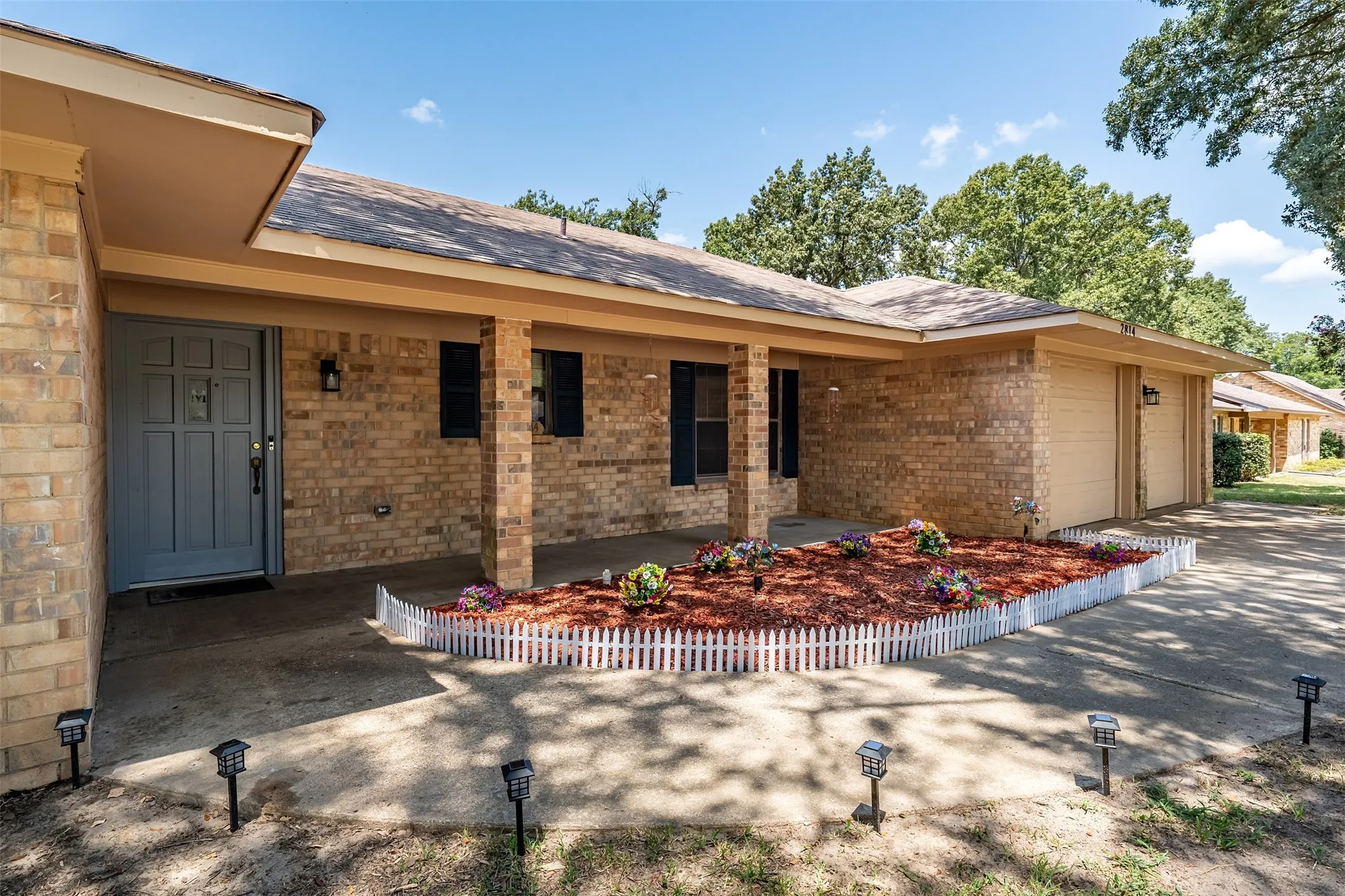 Single Family Residence For Sale in Smith County , 2814 Pineview, Tyler, Texas 75704, 4 Bedroom, 3 Bathroom, 2 Garage spaces, 2,373 Sqft, built in 1977, mls#21359261, Real Estate Agent in Tyler, Homes For Sale in Smith county, Homes For Sale in Tyler, Realtor in Tyler Texas, Real Estate Brokerage Independent Realty Texas, Luminita Cordes Realtor