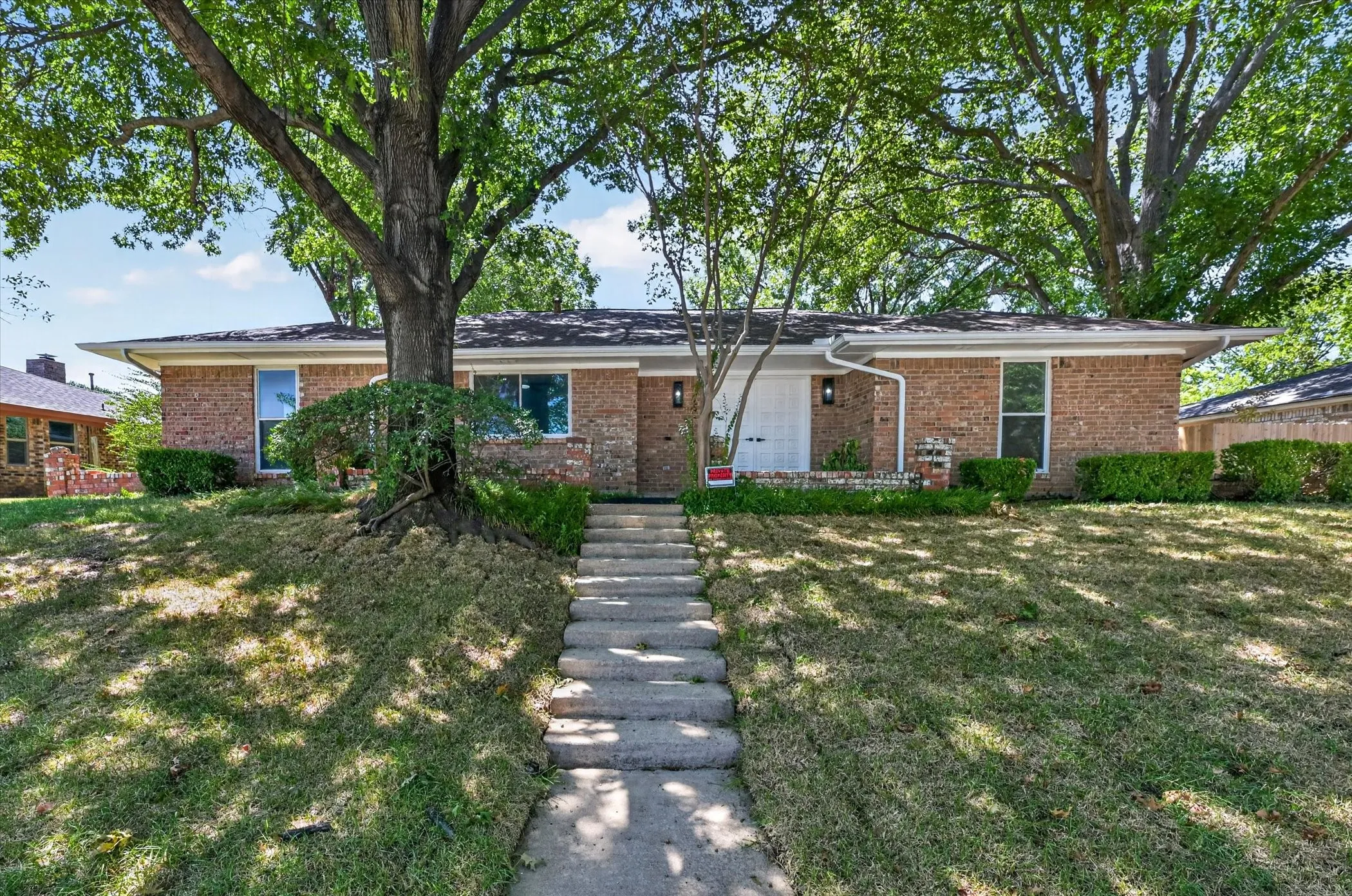 Single Family Residence For Sale in Denton County , 1450 Juniper Lane, Lewisville, Texas 75077, 4 Bedroom, 2 Bathroom, 2 Garage spaces, 2,090 Sqft, built in 1977, mls#21361179, Real Estate Agent in Lewisville, Homes For Sale in Denton county, Homes For Sale in Lewisville, Realtor in Lewisville Texas, Real Estate Brokerage Independent Realty Texas, Luminita Cordes Realtor