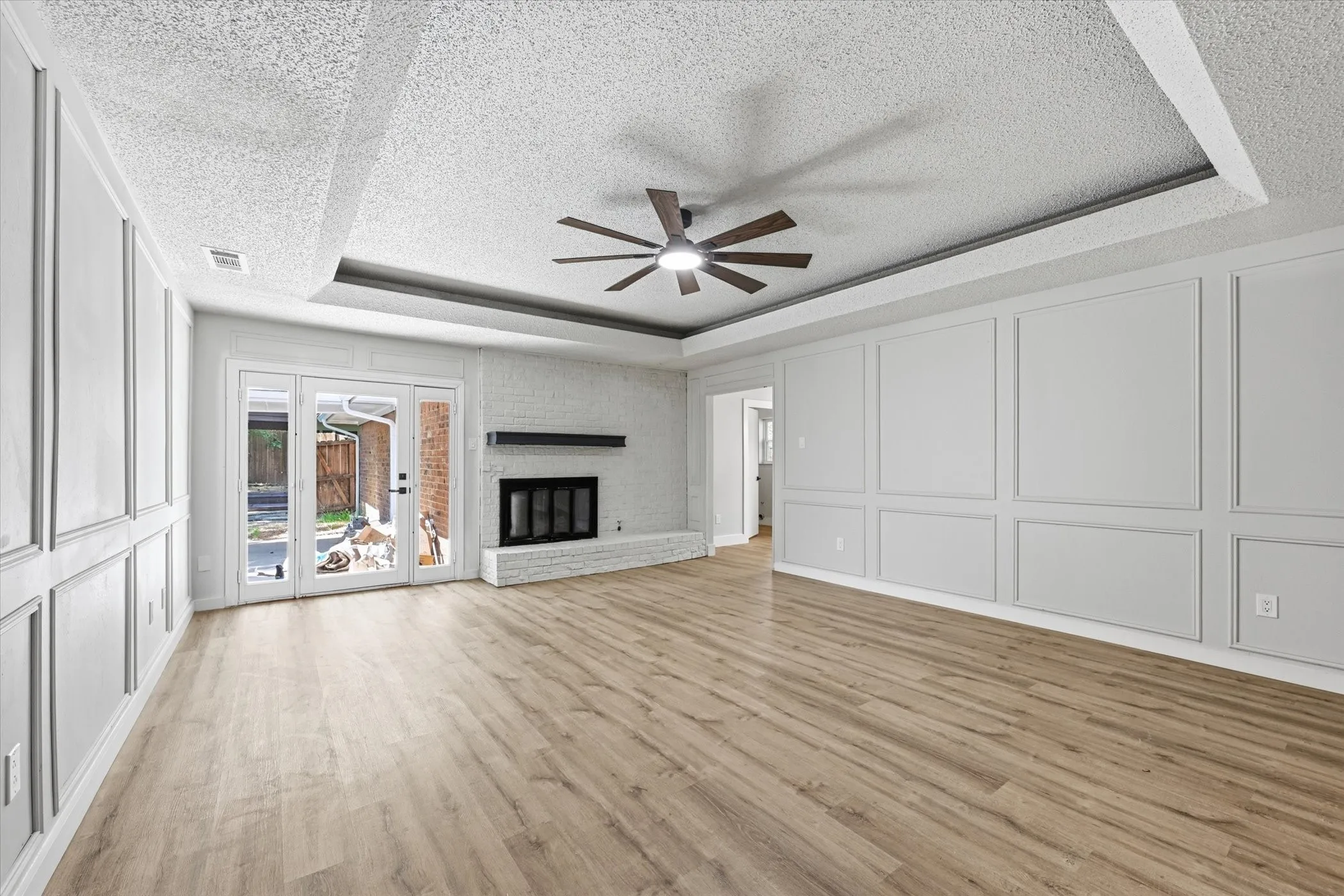 Single Family Residence For Sale in Denton County , 1450 Juniper Lane, Lewisville, Texas 75077, 4 Bedroom, 2 Bathroom, 2 Garage spaces, 2,090 Sqft, built in 1977, mls#21361179, Real Estate Agent in Lewisville, Homes For Sale in Denton county, Homes For Sale in Lewisville, Realtor in Lewisville Texas, Real Estate Brokerage Independent Realty Texas, Luminita Cordes Realtor