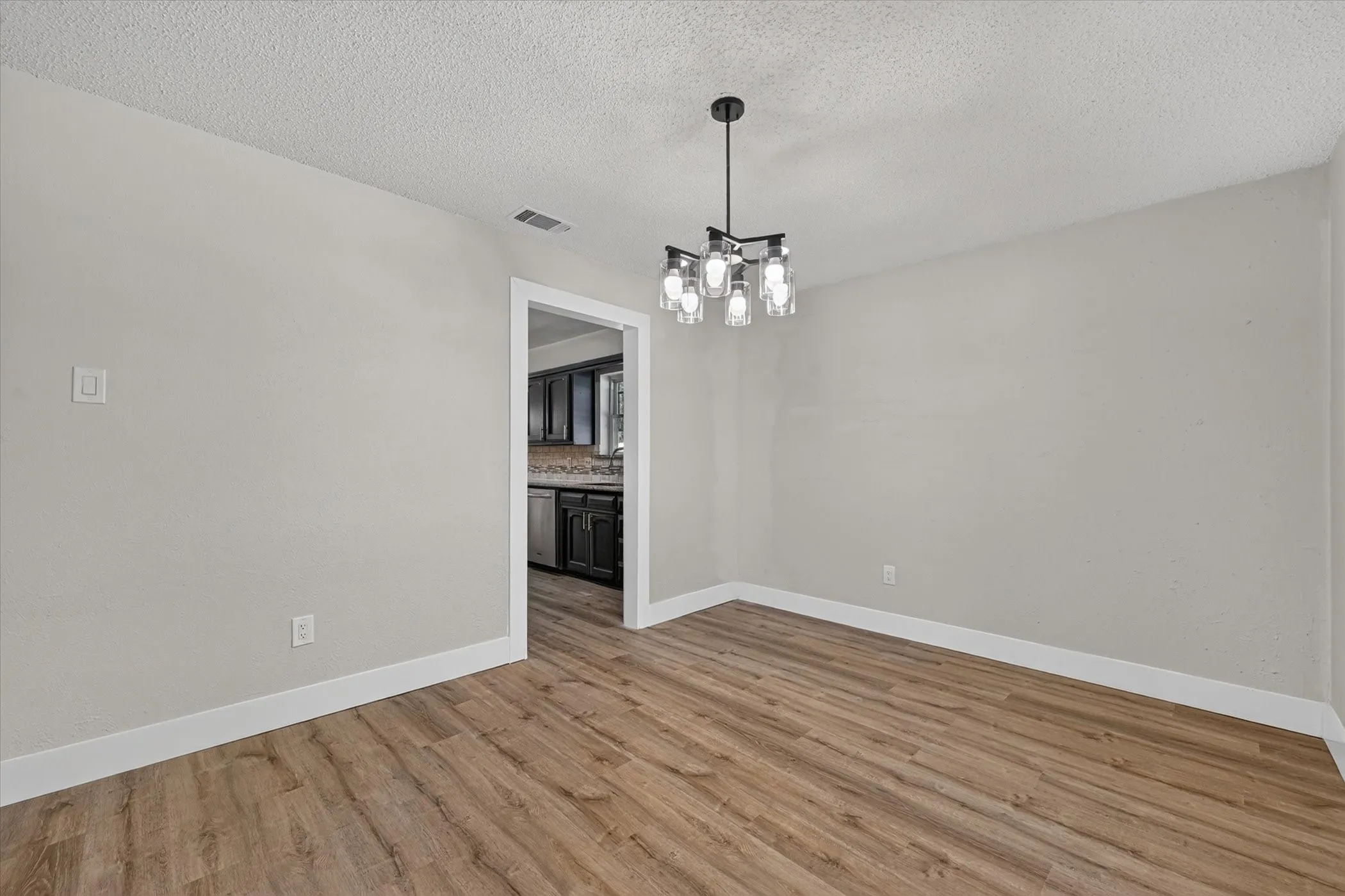 Single Family Residence For Sale in Denton County , 1450 Juniper Lane, Lewisville, Texas 75077, 4 Bedroom, 2 Bathroom, 2 Garage spaces, 2,090 Sqft, built in 1977, mls#21361179, Real Estate Agent in Lewisville, Homes For Sale in Denton county, Homes For Sale in Lewisville, Realtor in Lewisville Texas, Real Estate Brokerage Independent Realty Texas, Luminita Cordes Realtor