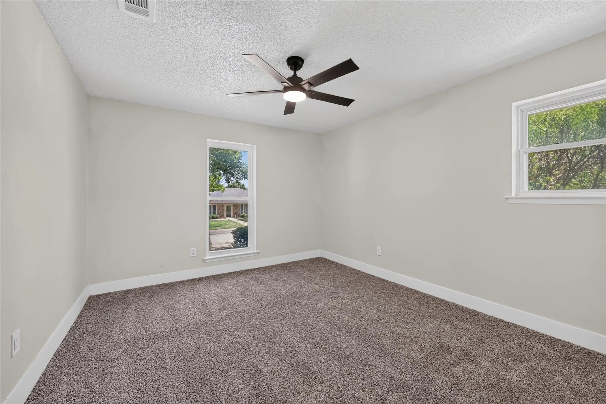 Single Family Residence For Sale in Denton County , 1450 Juniper Lane, Lewisville, Texas 75077, 4 Bedroom, 2 Bathroom, 2 Garage spaces, 2,090 Sqft, built in 1977, mls#21361179, Real Estate Agent in Lewisville, Homes For Sale in Denton county, Homes For Sale in Lewisville, Realtor in Lewisville Texas, Real Estate Brokerage Independent Realty Texas, Luminita Cordes Realtor